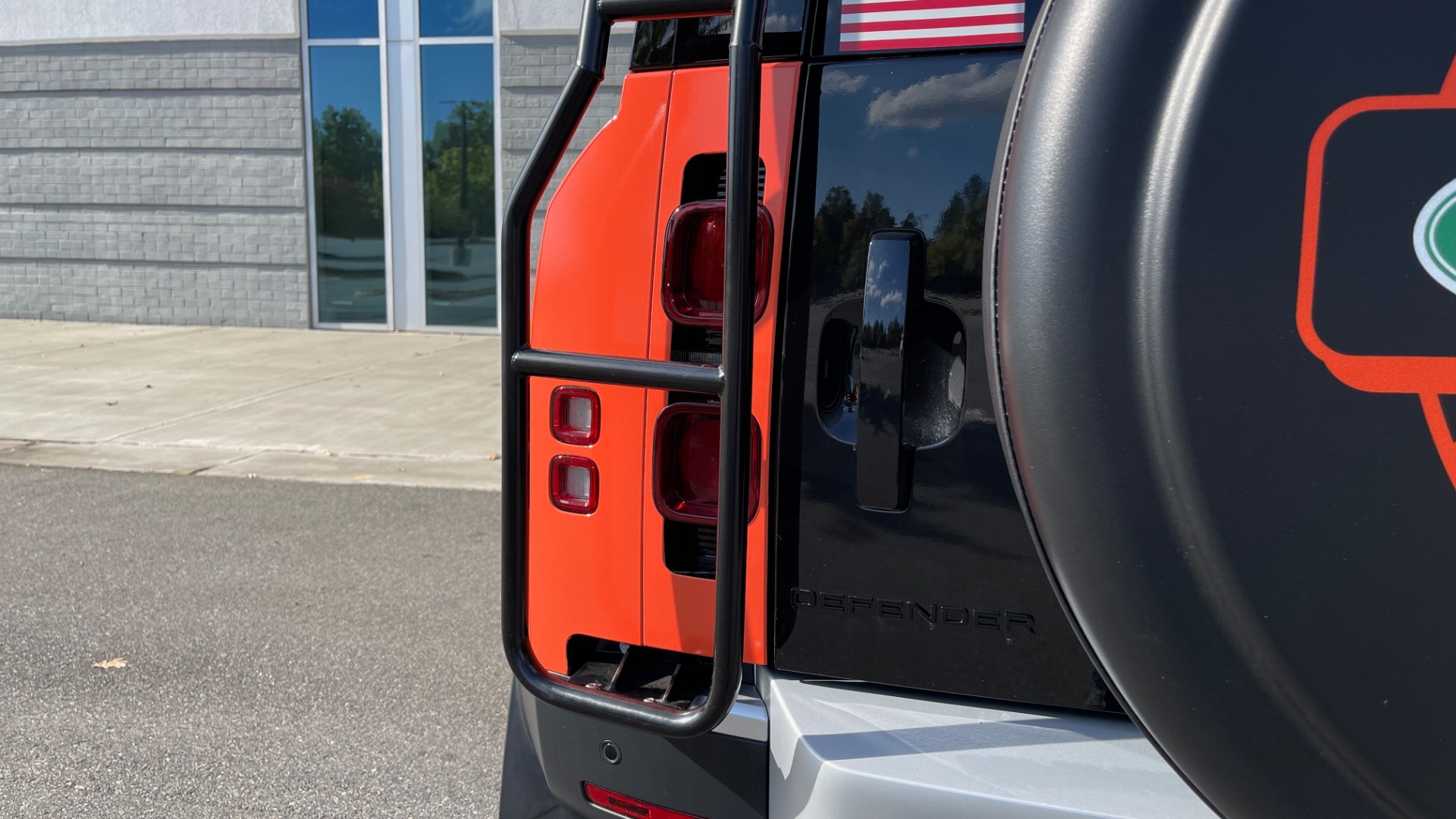 Used 2022 Land Rover DEFENDER 110 S / TREK PACK / AIR SUSP / OFF-ROAD PACK / 11.4 TOUCHSCREEN for sale Sold at Formula Imports in Charlotte NC 28227 41