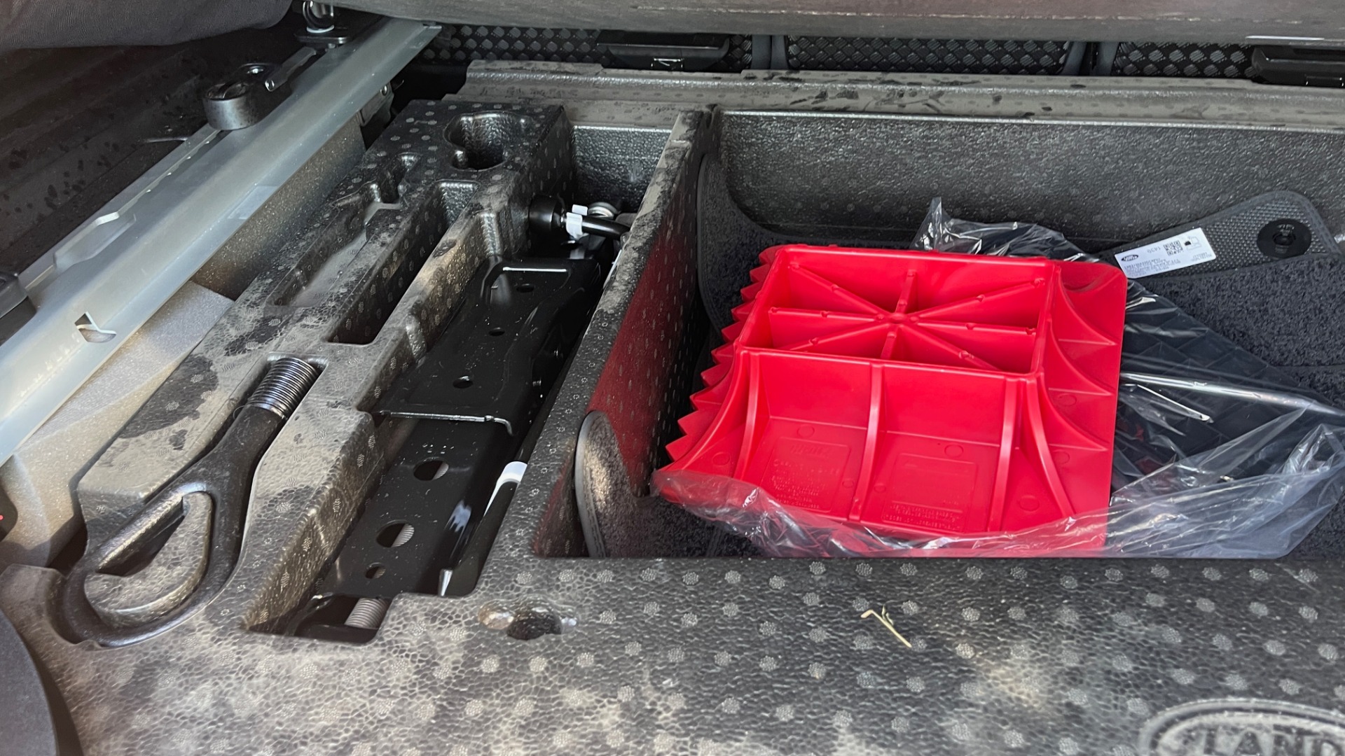 Used 2022 Land Rover DEFENDER 110 S / TREK PACK / AIR SUSP / OFF-ROAD PACK / 11.4 TOUCHSCREEN for sale Sold at Formula Imports in Charlotte NC 28227 69