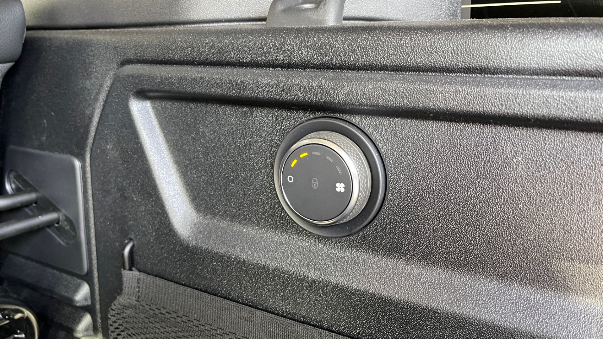 Used 2022 Land Rover DEFENDER 110 S / TREK PACK / AIR SUSP / OFF-ROAD PACK / 11.4 TOUCHSCREEN for sale Sold at Formula Imports in Charlotte NC 28227 76