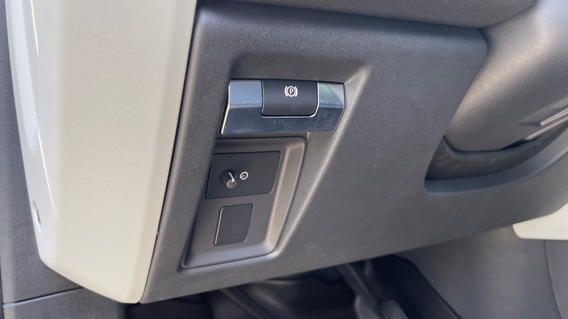 Used 2022 Land Rover DEFENDER 110 S / TREK PACK / AIR SUSP / OFF-ROAD PACK / 11.4 TOUCHSCREEN for sale Sold at Formula Imports in Charlotte NC 28227 90