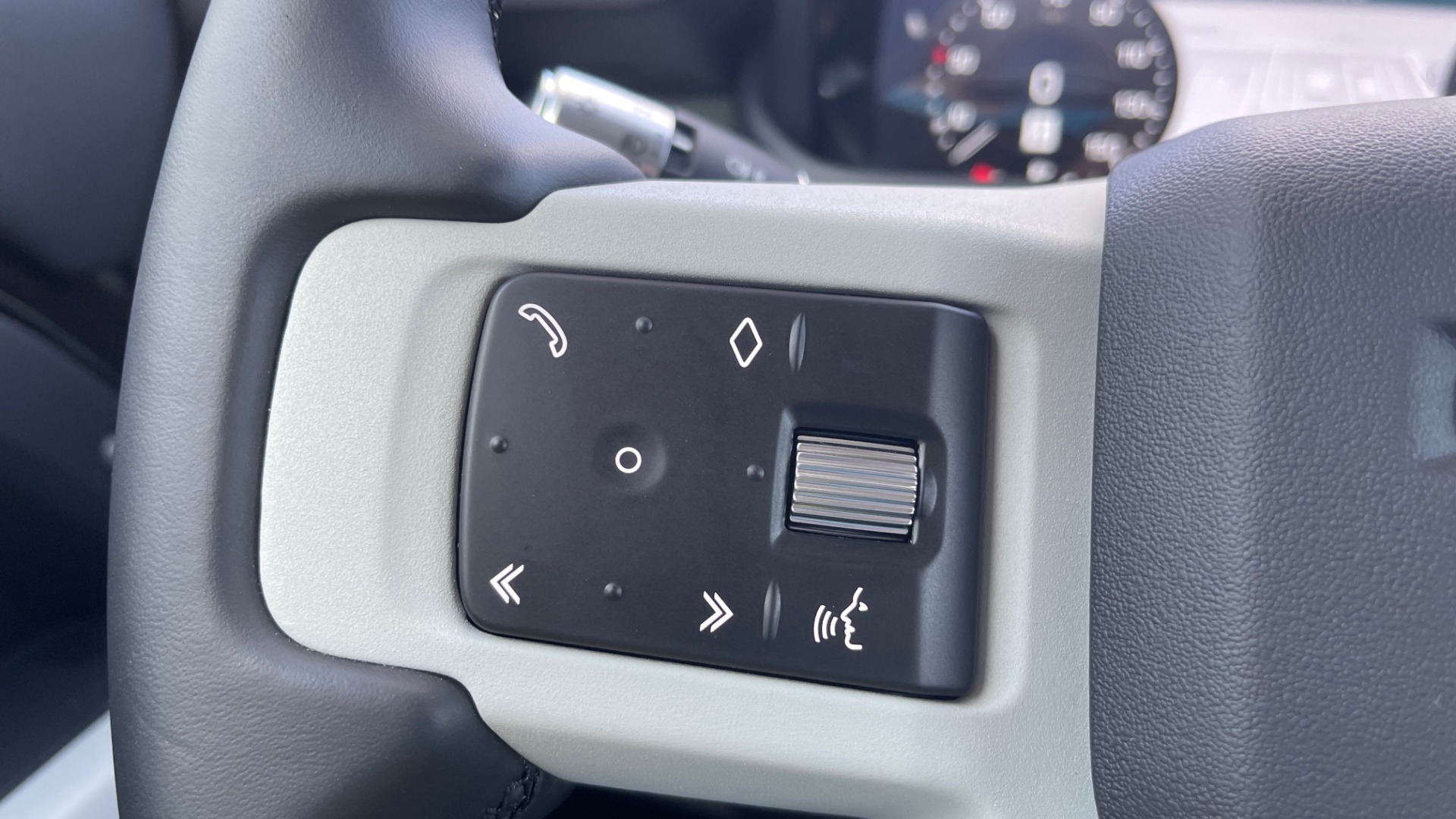 Used 2022 Land Rover DEFENDER 110 S / TREK PACK / AIR SUSP / OFF-ROAD PACK / 11.4 TOUCHSCREEN for sale Sold at Formula Imports in Charlotte NC 28227 96