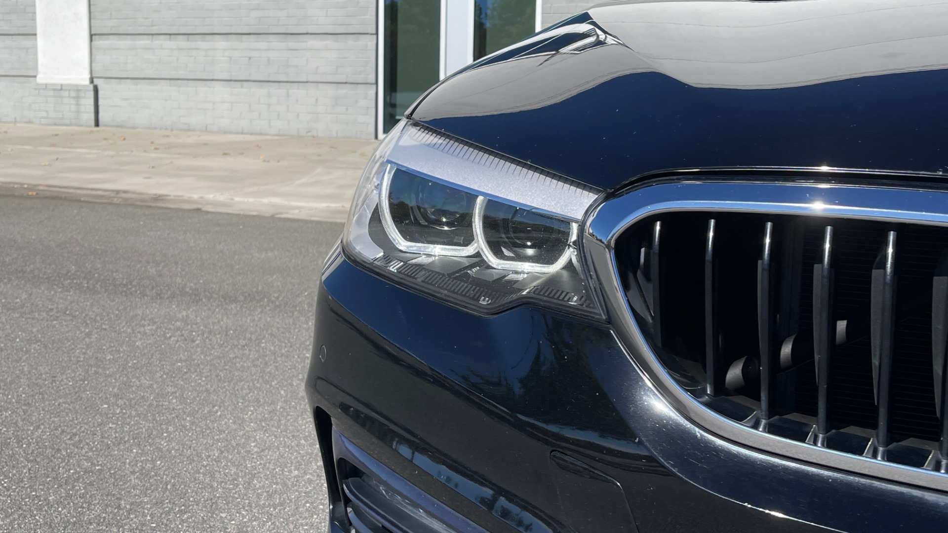 Used 2018 BMW 5 SERIES 530I XDRIVE 2.0L / 8-SPD AUTO / NAV / SUNROOF / REARVIEW for sale Sold at Formula Imports in Charlotte NC 28227 13