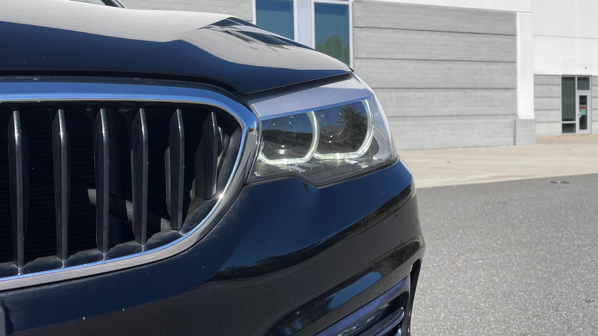 Used 2018 BMW 5 SERIES 530I XDRIVE 2.0L / 8-SPD AUTO / NAV / SUNROOF / REARVIEW for sale $37,599 at Formula Imports in Charlotte NC 28227 14