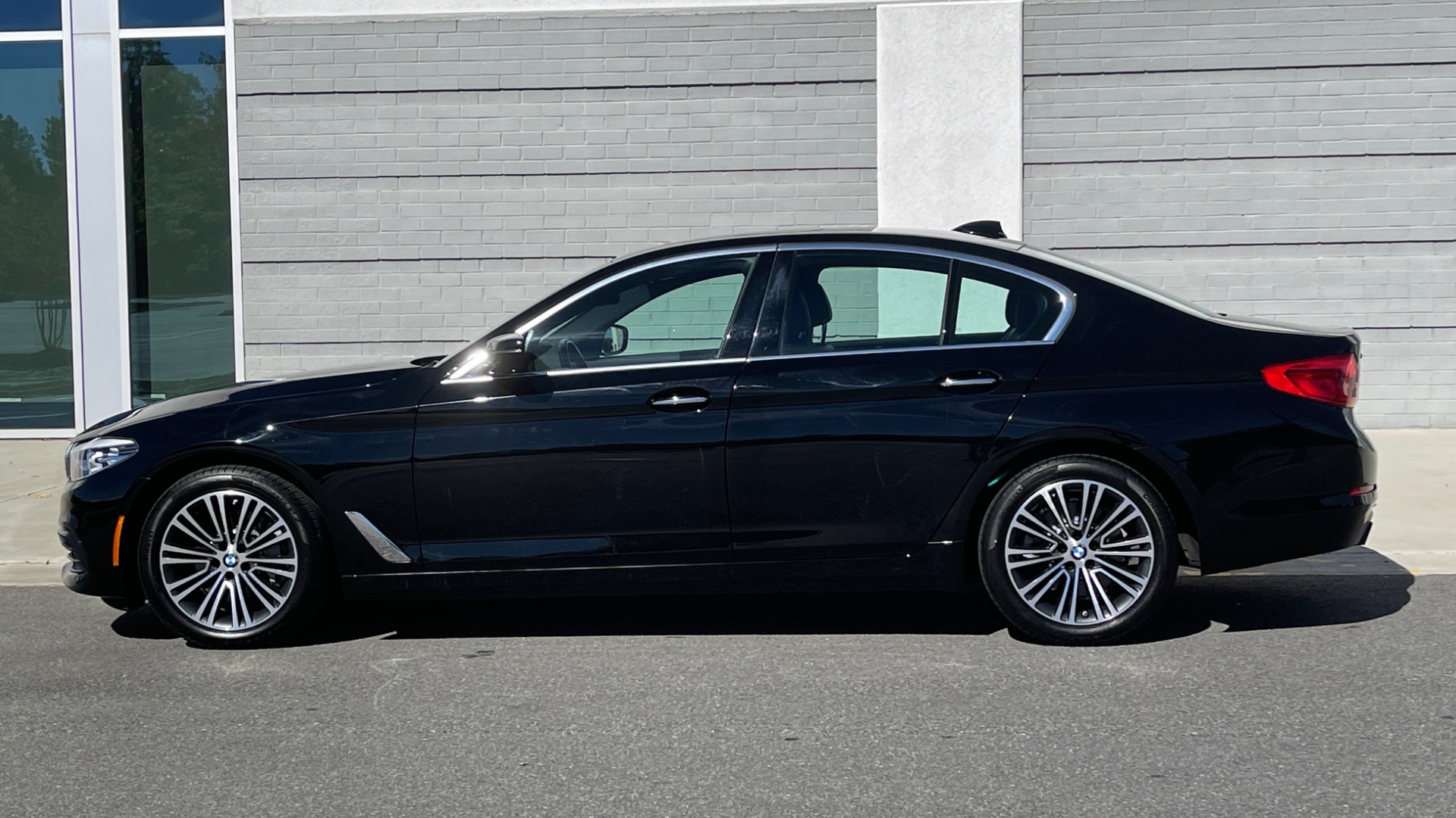 Used 2018 BMW 5 SERIES 530I XDRIVE 2.0L / 8-SPD AUTO / NAV / SUNROOF / REARVIEW for sale Sold at Formula Imports in Charlotte NC 28227 3