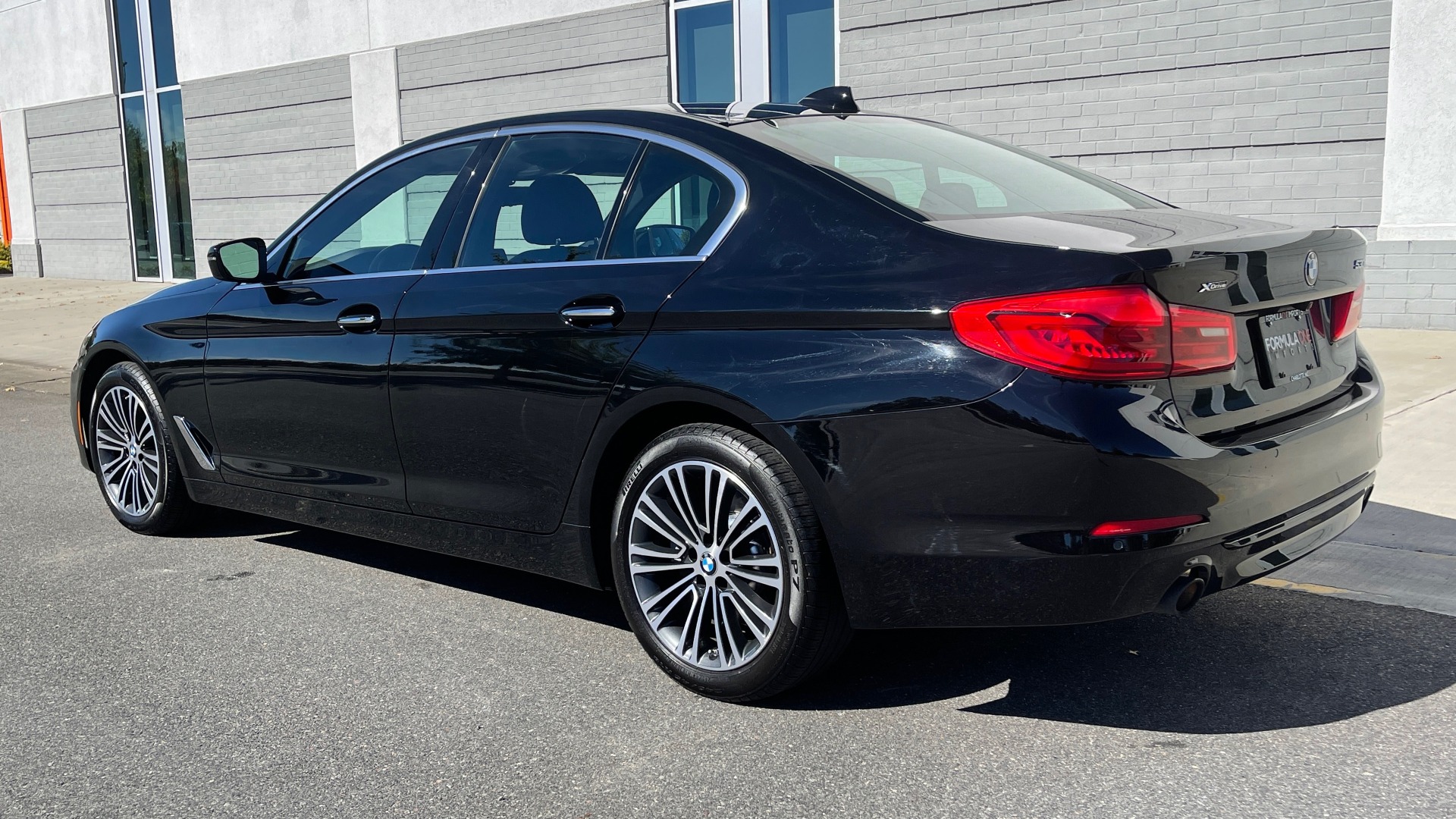 Used 2018 BMW 5 SERIES 530I XDRIVE 2.0L / 8-SPD AUTO / NAV / SUNROOF / REARVIEW for sale Sold at Formula Imports in Charlotte NC 28227 4