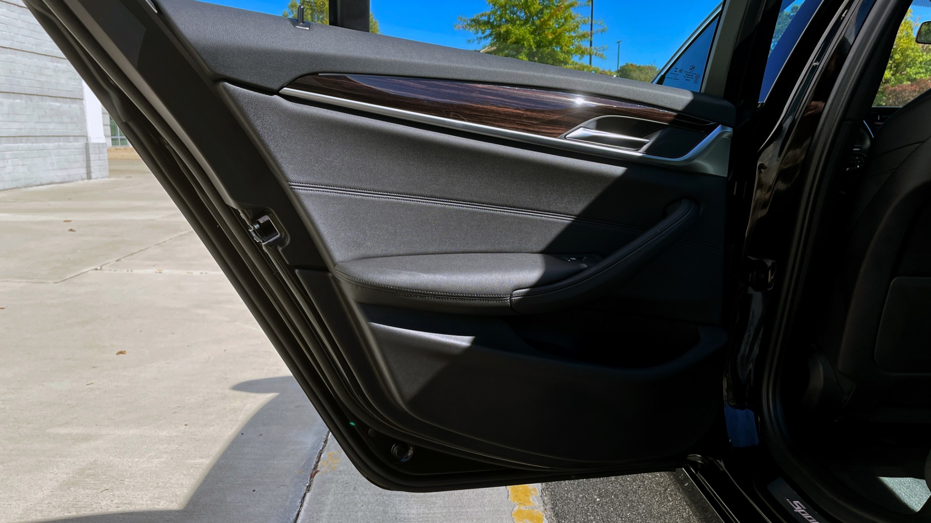 Used 2018 BMW 5 SERIES 530I XDRIVE 2.0L / 8-SPD AUTO / NAV / SUNROOF / REARVIEW for sale $37,599 at Formula Imports in Charlotte NC 28227 45