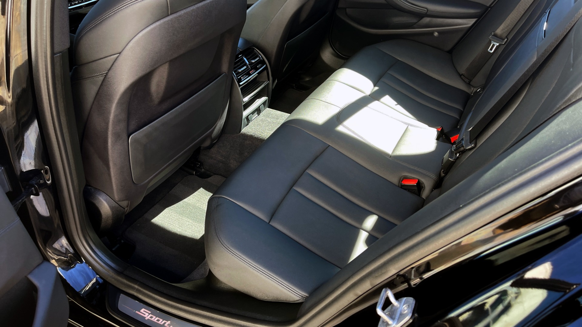 Used 2018 BMW 5 SERIES 530I XDRIVE 2.0L / 8-SPD AUTO / NAV / SUNROOF / REARVIEW for sale Sold at Formula Imports in Charlotte NC 28227 47