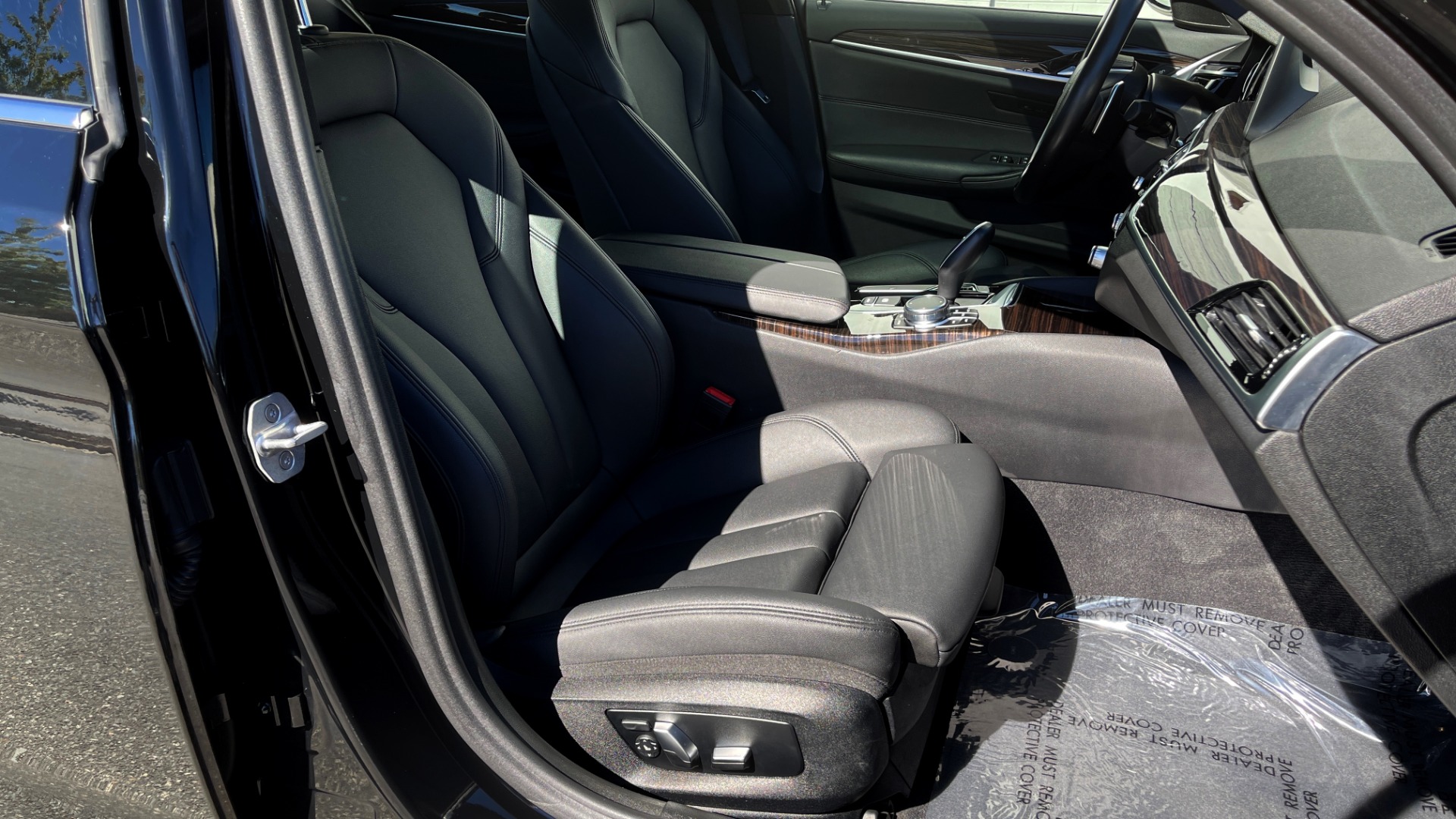Used 2018 BMW 5 SERIES 530I XDRIVE 2.0L / 8-SPD AUTO / NAV / SUNROOF / REARVIEW for sale $37,599 at Formula Imports in Charlotte NC 28227 60