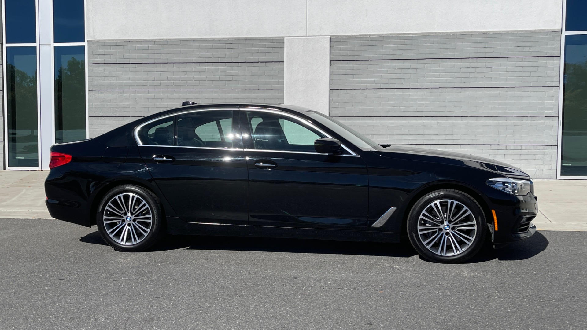 Used 2018 BMW 5 SERIES 530I XDRIVE 2.0L / 8-SPD AUTO / NAV / SUNROOF / REARVIEW for sale $37,599 at Formula Imports in Charlotte NC 28227 7
