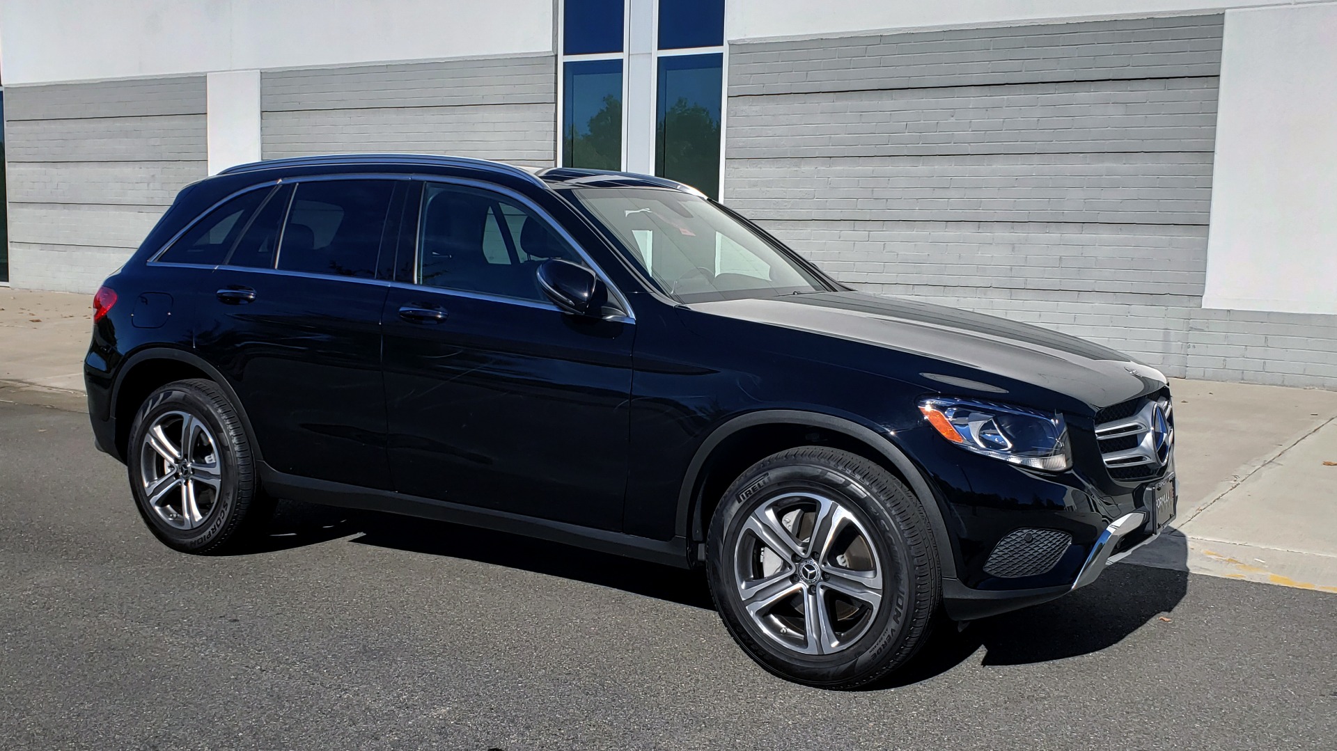 Used 2019 Mercedes-Benz GLC 300 4MATIC PREMIUM / KEYLESS-GO / PANO-ROOF / BSA / HTD STS for sale $39,195 at Formula Imports in Charlotte NC 28227 12