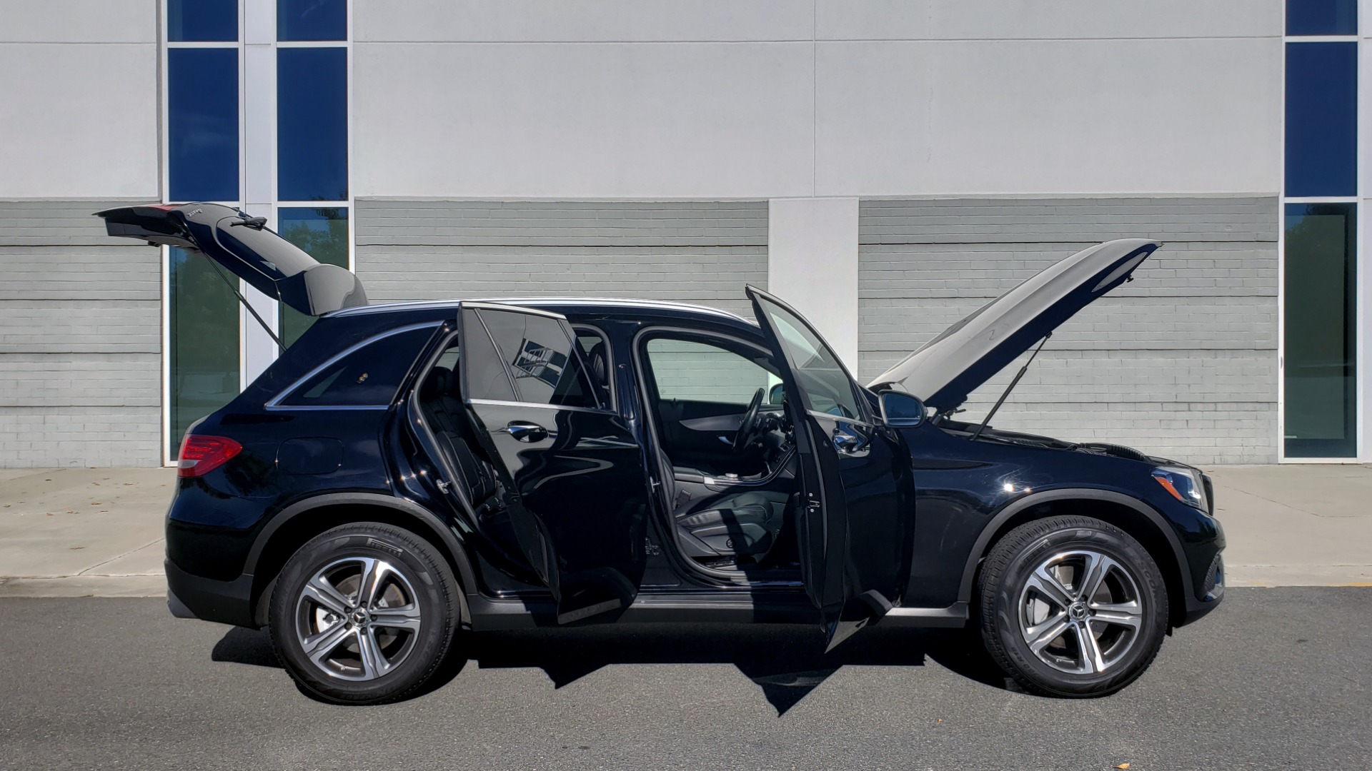 Used 2019 Mercedes-Benz GLC 300 4MATIC PREMIUM / KEYLESS-GO / PANO-ROOF / BSA / HTD STS for sale $39,195 at Formula Imports in Charlotte NC 28227 13
