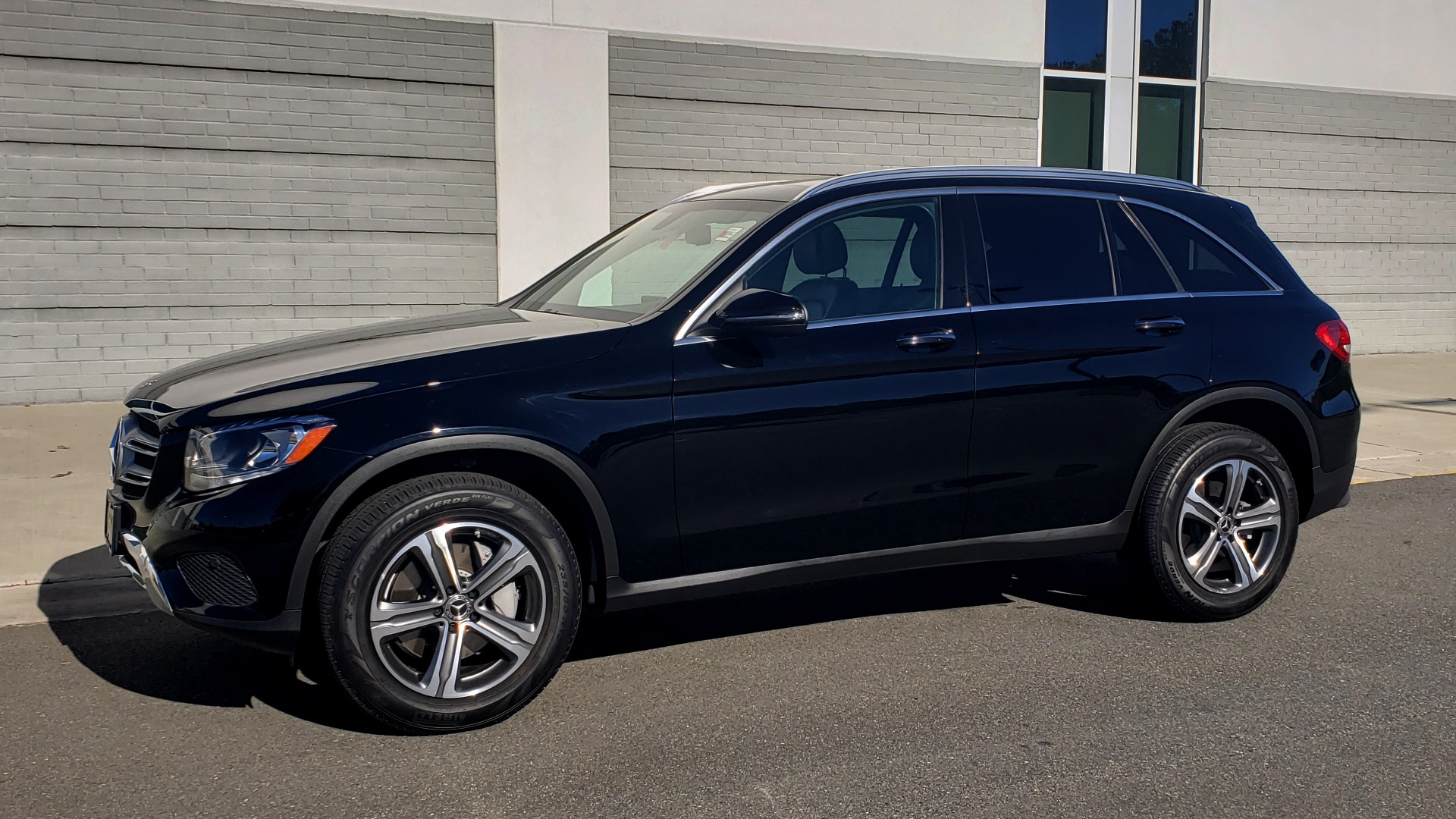 Used 2019 Mercedes-Benz GLC 300 4MATIC PREMIUM / KEYLESS-GO / PANO-ROOF / BSA / HTD STS for sale $39,195 at Formula Imports in Charlotte NC 28227 2