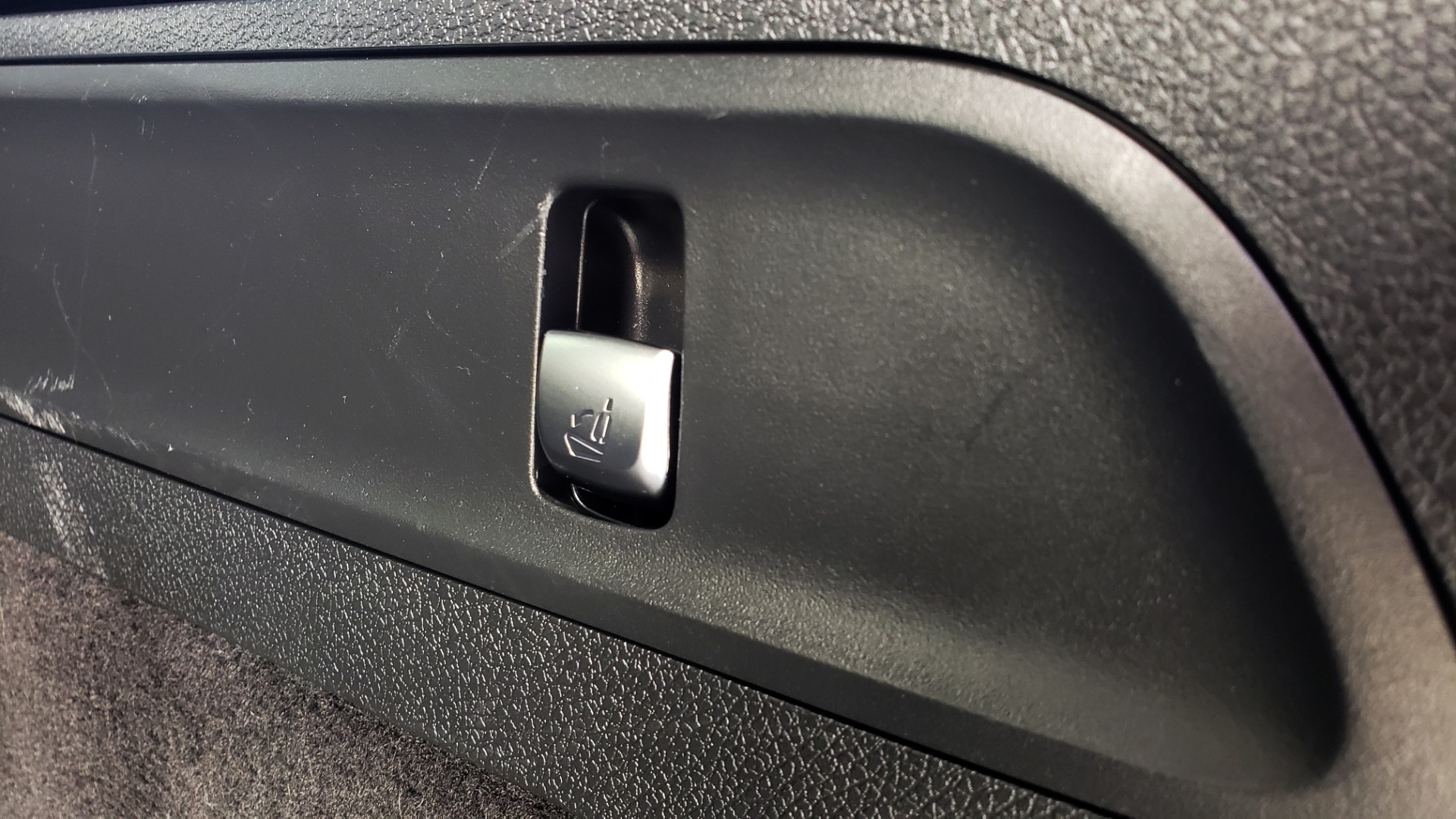 Used 2019 Mercedes-Benz GLC 300 4MATIC PREMIUM / KEYLESS-GO / PANO-ROOF / BSA / HTD STS for sale $39,195 at Formula Imports in Charlotte NC 28227 20