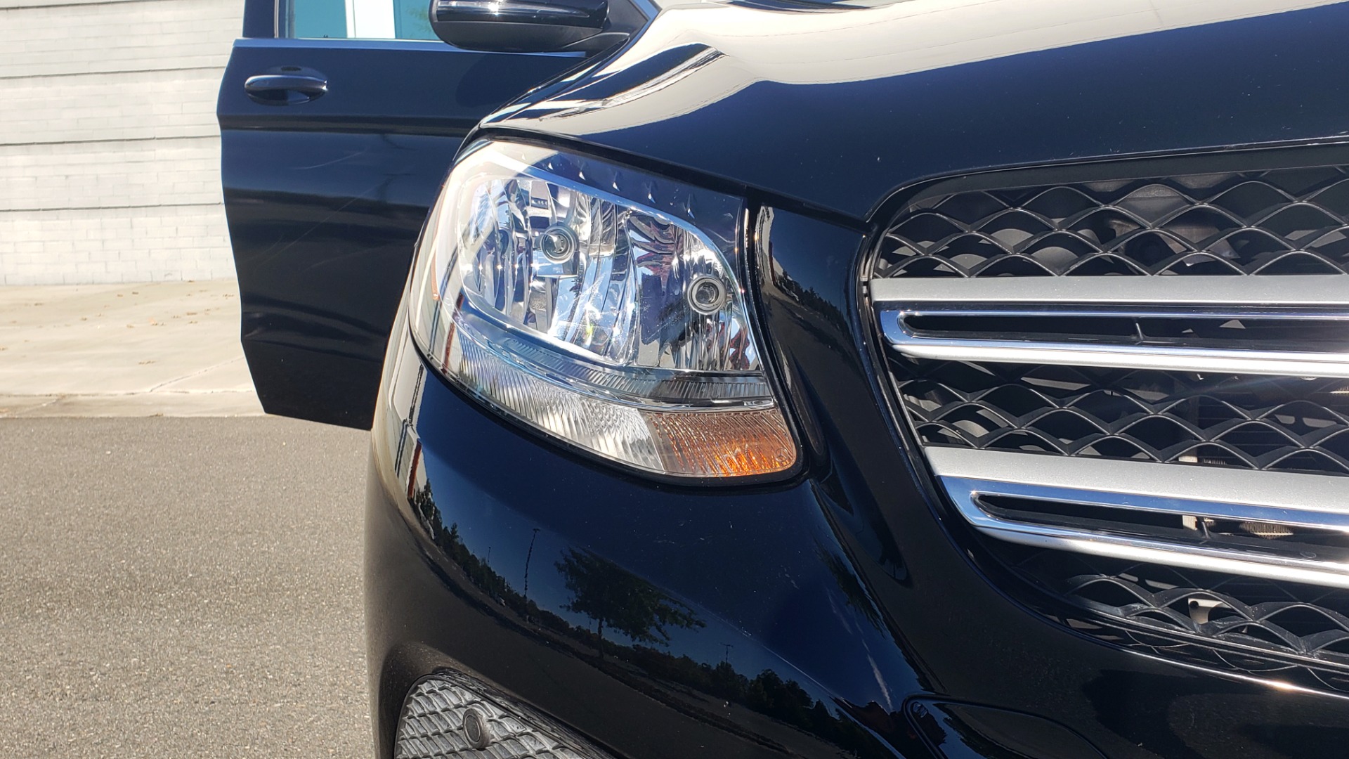 Used 2019 Mercedes-Benz GLC 300 4MATIC PREMIUM / KEYLESS-GO / PANO-ROOF / BSA / HTD STS for sale $39,195 at Formula Imports in Charlotte NC 28227 25