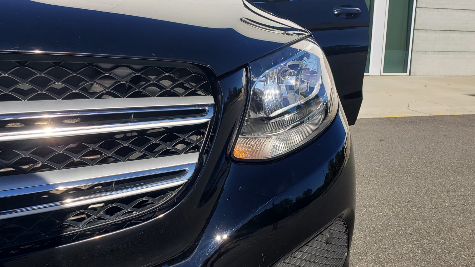 Used 2019 Mercedes-Benz GLC 300 4MATIC PREMIUM / KEYLESS-GO / PANO-ROOF / BSA / HTD STS for sale $39,195 at Formula Imports in Charlotte NC 28227 26
