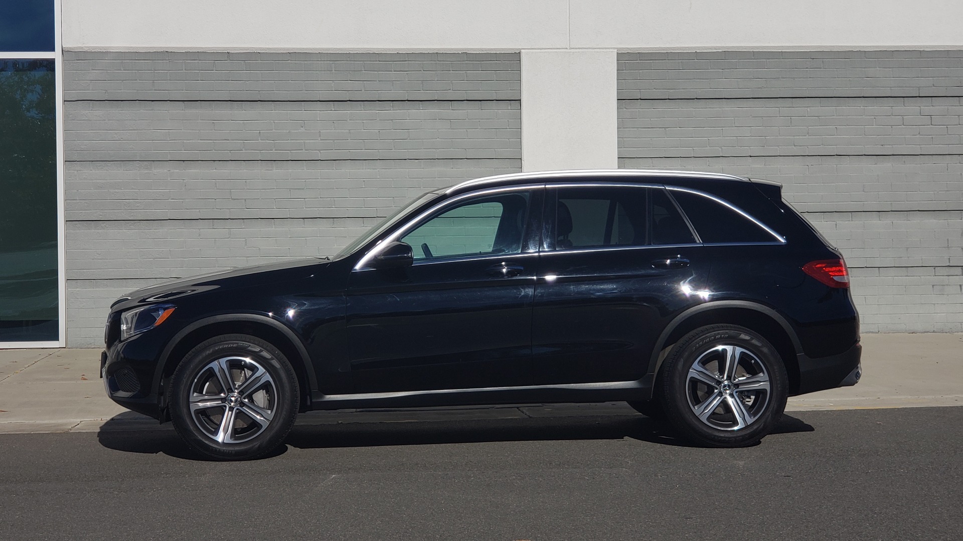 Used 2019 Mercedes-Benz GLC 300 4MATIC PREMIUM / KEYLESS-GO / PANO-ROOF / BSA / HTD STS for sale $39,195 at Formula Imports in Charlotte NC 28227 3