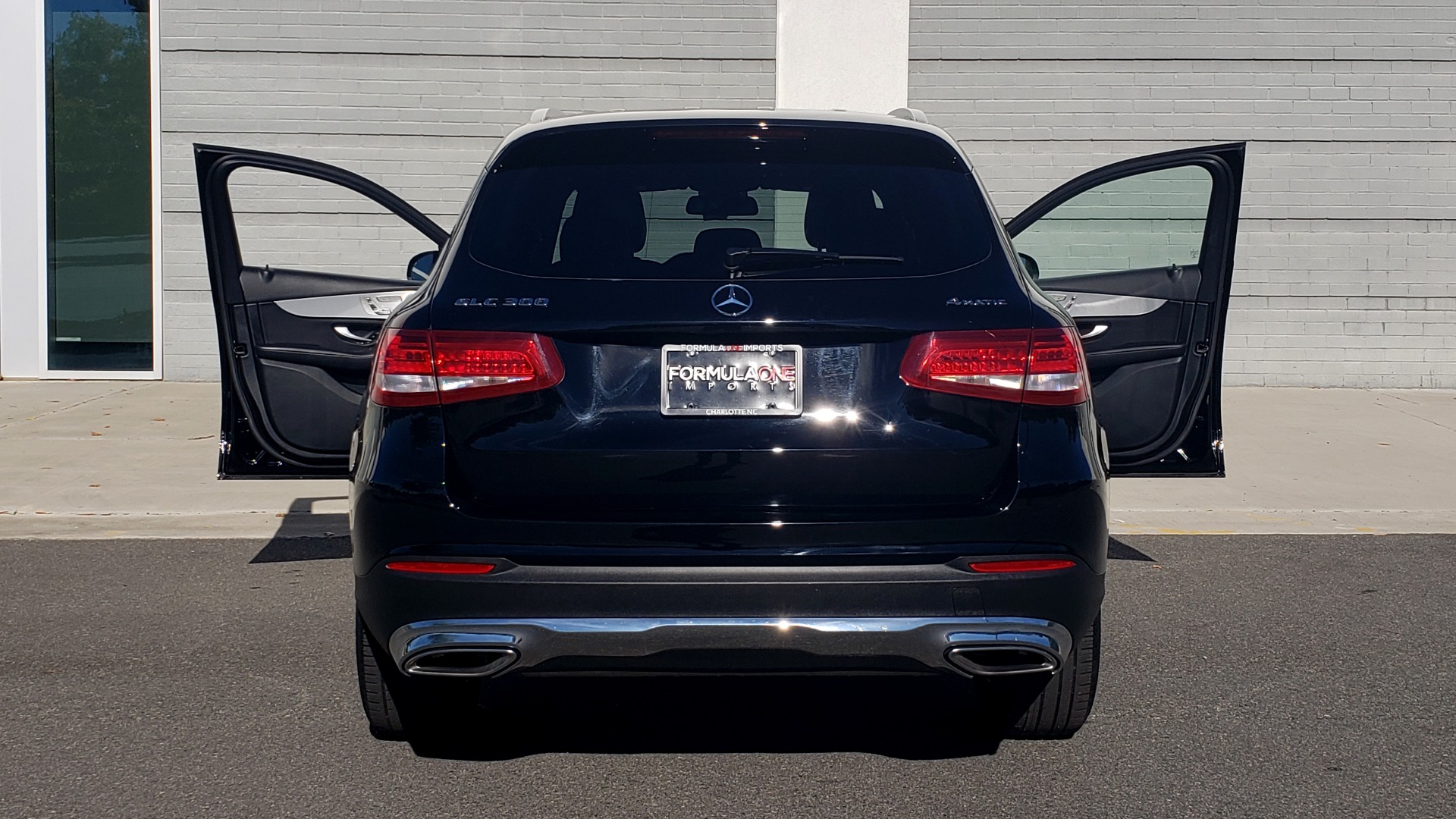 Used 2019 Mercedes-Benz GLC 300 4MATIC PREMIUM / KEYLESS-GO / PANO-ROOF / BSA / HTD STS for sale Sold at Formula Imports in Charlotte NC 28227 31