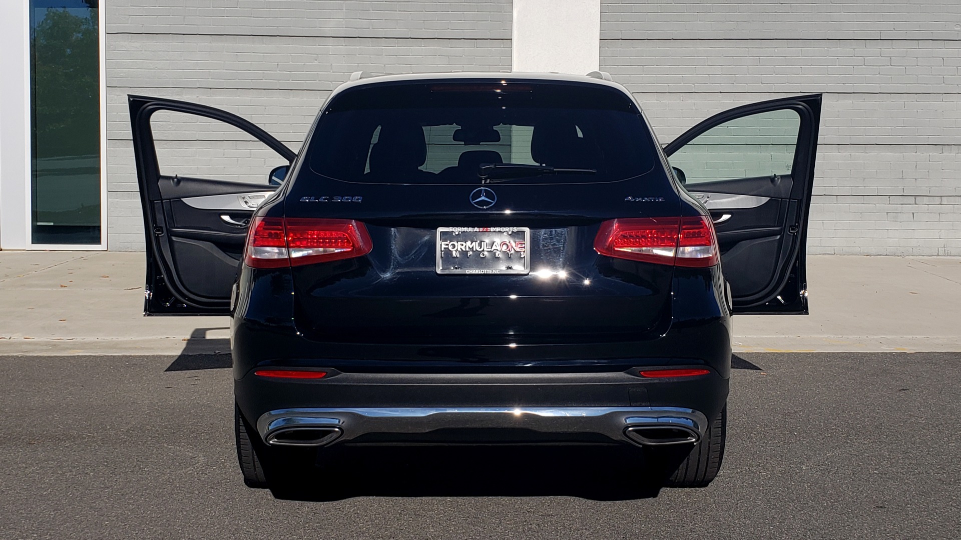 Used 2019 Mercedes-Benz GLC 300 4MATIC PREMIUM / KEYLESS-GO / PANO-ROOF / BSA / HTD STS for sale $39,195 at Formula Imports in Charlotte NC 28227 31