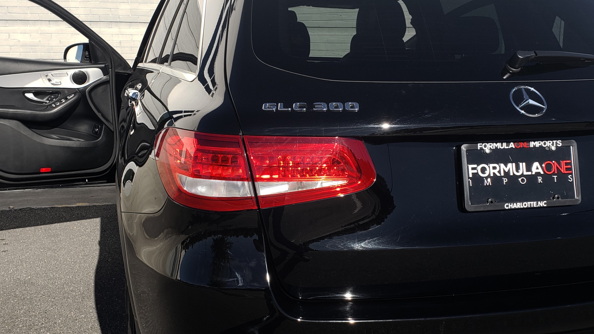 Used 2019 Mercedes-Benz GLC 300 4MATIC PREMIUM / KEYLESS-GO / PANO-ROOF / BSA / HTD STS for sale $39,195 at Formula Imports in Charlotte NC 28227 32