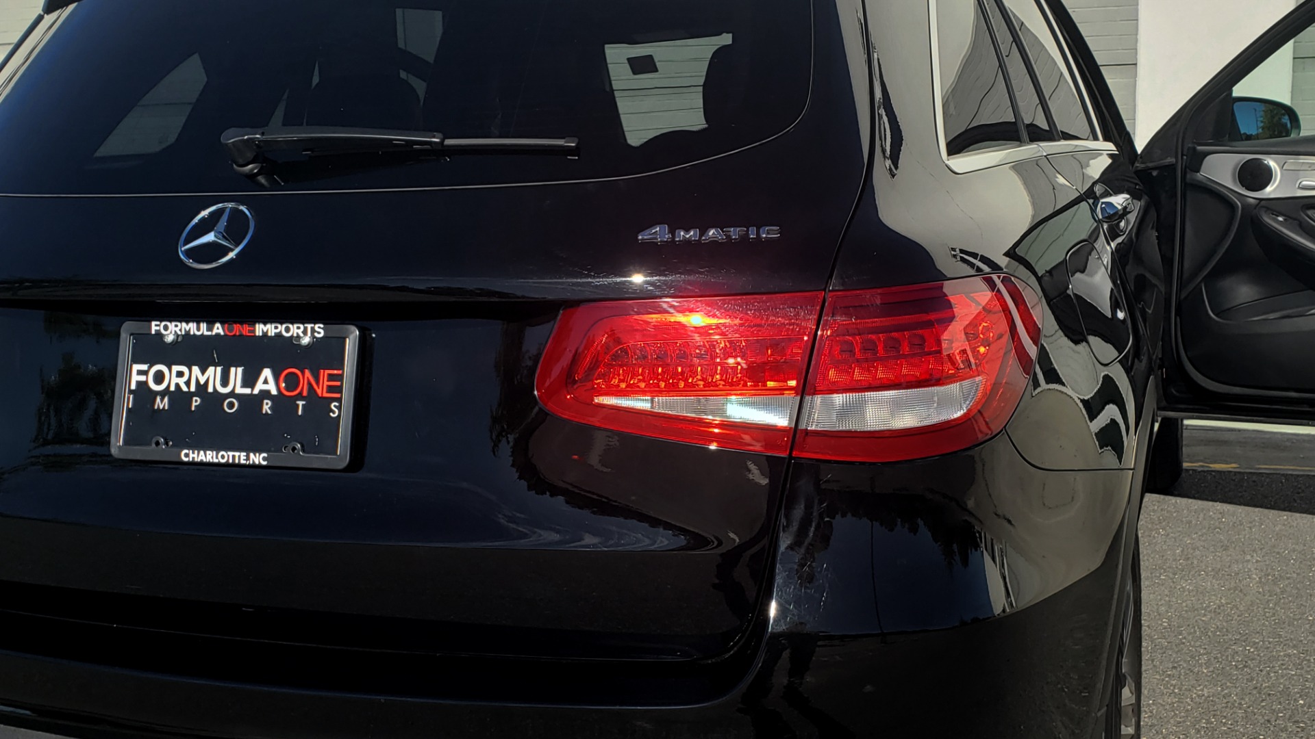 Used 2019 Mercedes-Benz GLC 300 4MATIC PREMIUM / KEYLESS-GO / PANO-ROOF / BSA / HTD STS for sale $39,195 at Formula Imports in Charlotte NC 28227 33
