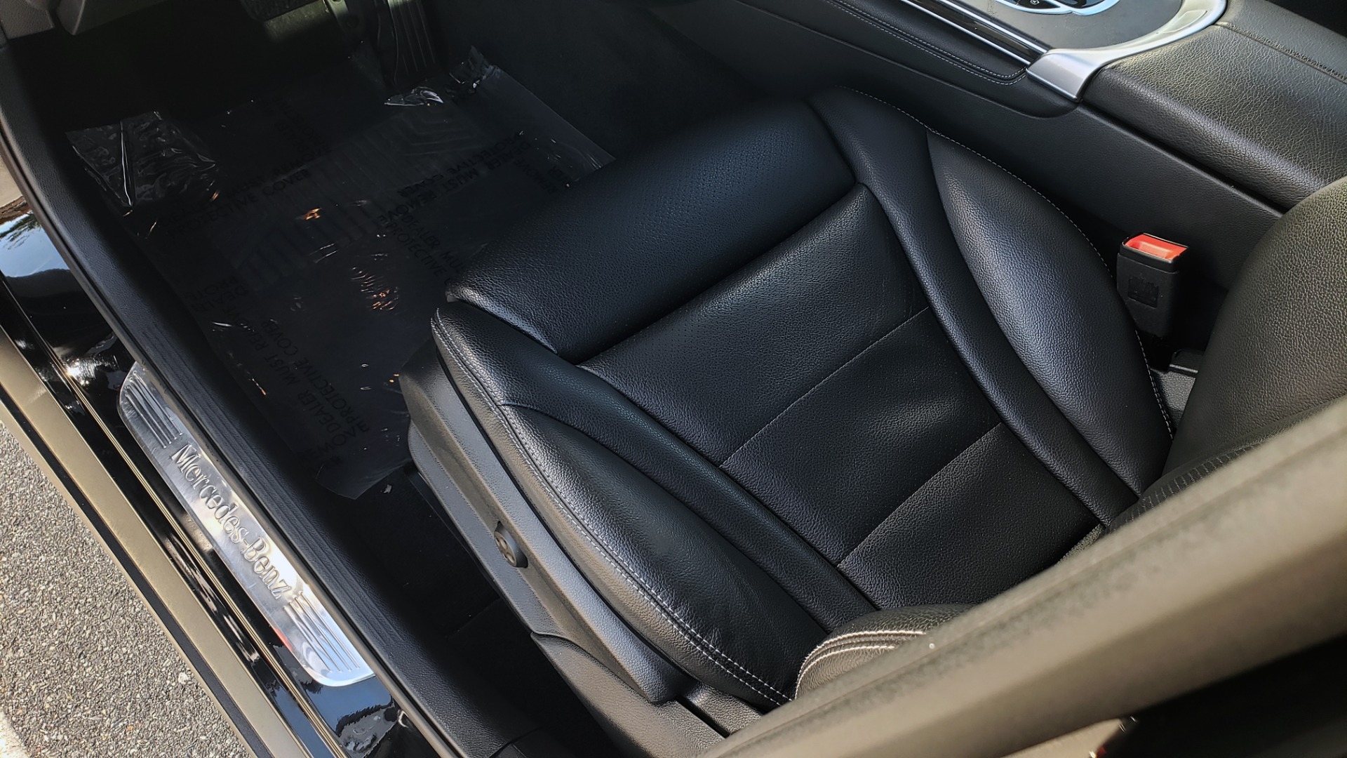 Used 2019 Mercedes-Benz GLC 300 4MATIC PREMIUM / KEYLESS-GO / PANO-ROOF / BSA / HTD STS for sale $39,195 at Formula Imports in Charlotte NC 28227 35