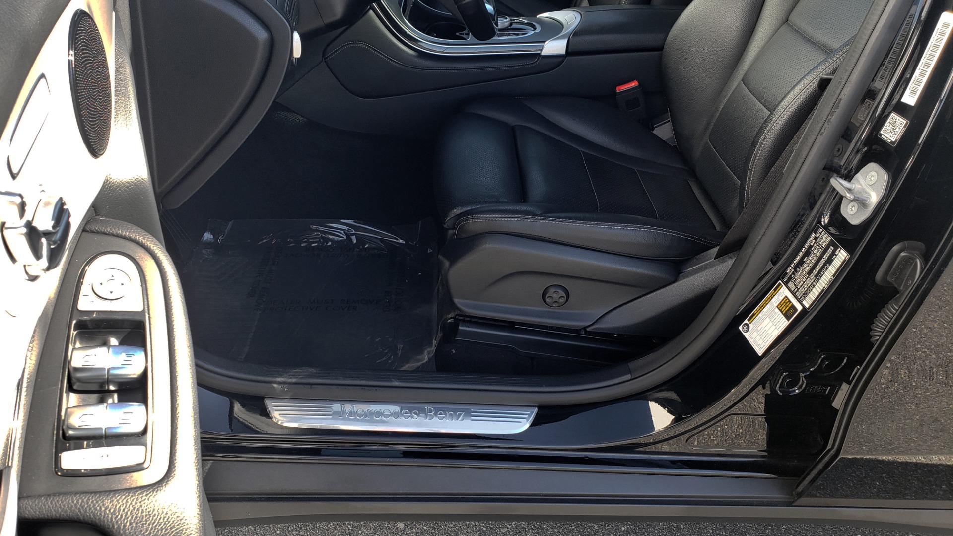 Used 2019 Mercedes-Benz GLC 300 4MATIC PREMIUM / KEYLESS-GO / PANO-ROOF / BSA / HTD STS for sale $39,195 at Formula Imports in Charlotte NC 28227 36