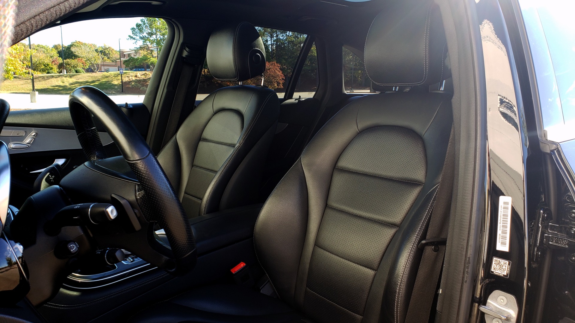 Used 2019 Mercedes-Benz GLC 300 4MATIC PREMIUM / KEYLESS-GO / PANO-ROOF / BSA / HTD STS for sale $39,195 at Formula Imports in Charlotte NC 28227 38