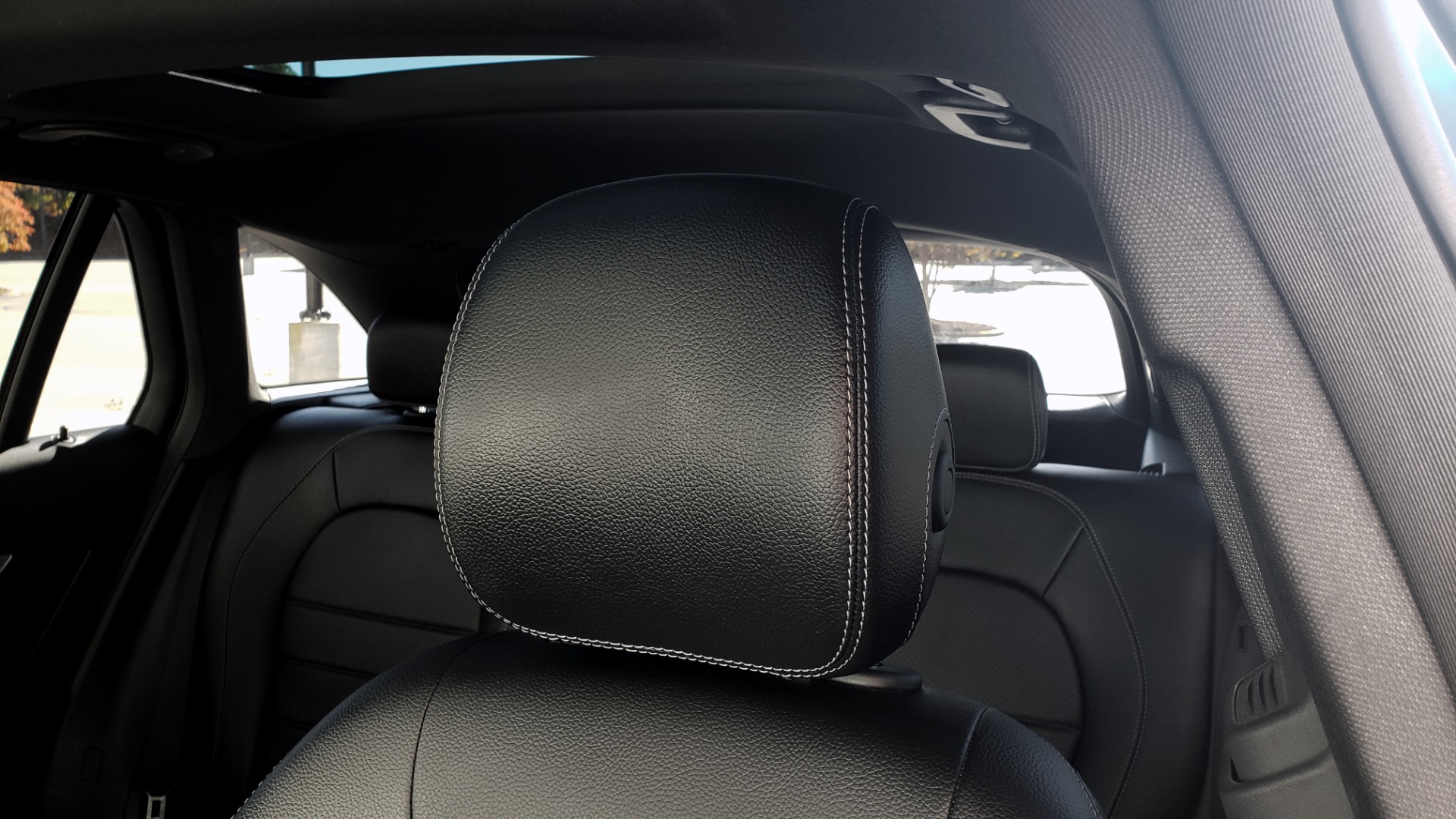 Used 2019 Mercedes-Benz GLC 300 4MATIC PREMIUM / KEYLESS-GO / PANO-ROOF / BSA / HTD STS for sale $39,195 at Formula Imports in Charlotte NC 28227 39