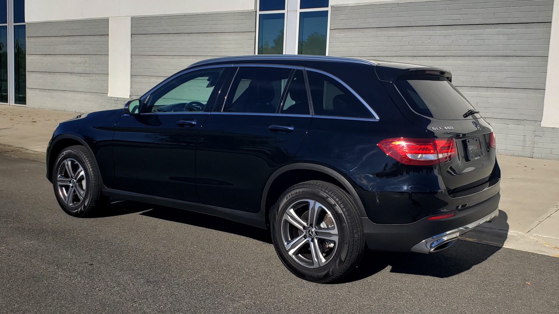 Used 2019 Mercedes-Benz GLC 300 4MATIC PREMIUM / KEYLESS-GO / PANO-ROOF / BSA / HTD STS for sale $39,195 at Formula Imports in Charlotte NC 28227 4