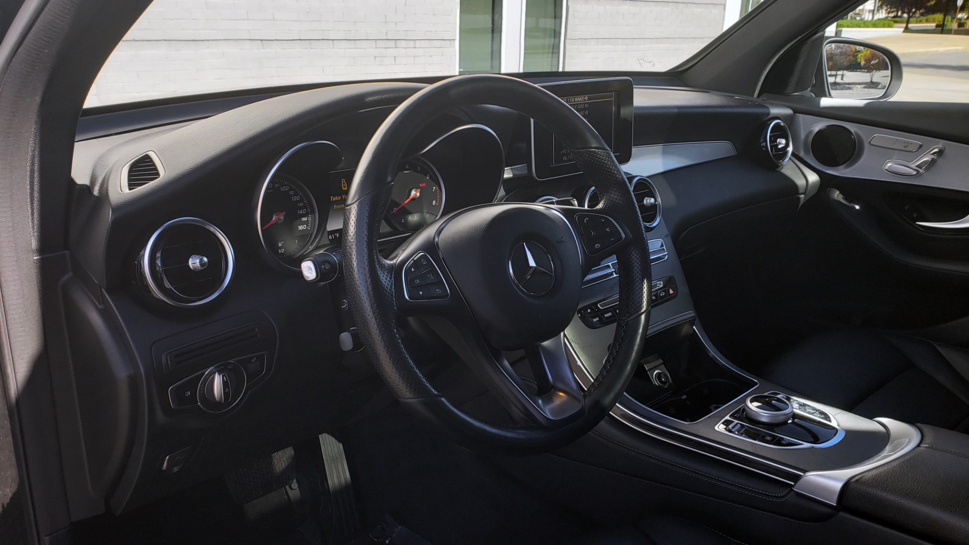 Used 2019 Mercedes-Benz GLC 300 4MATIC PREMIUM / KEYLESS-GO / PANO-ROOF / BSA / HTD STS for sale $39,195 at Formula Imports in Charlotte NC 28227 40