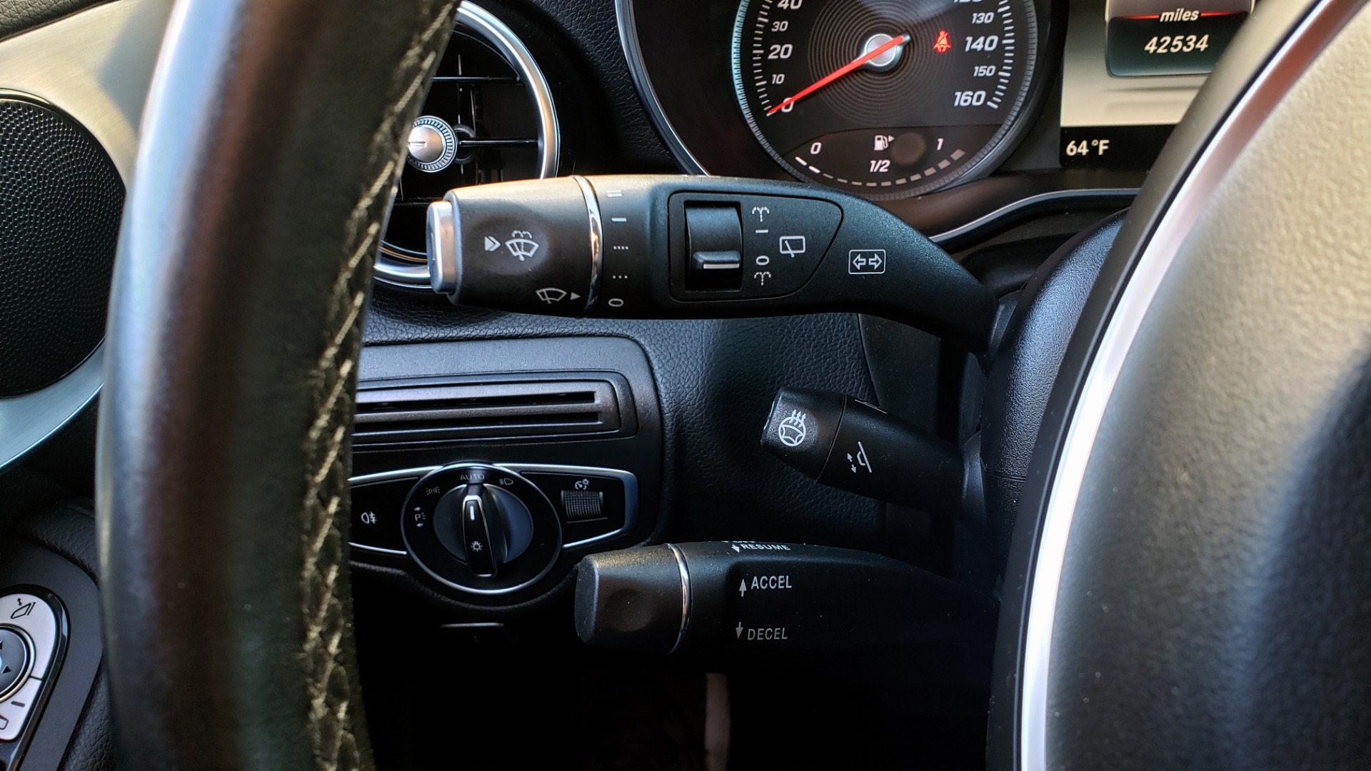 Used 2019 Mercedes-Benz GLC 300 4MATIC PREMIUM / KEYLESS-GO / PANO-ROOF / BSA / HTD STS for sale $39,195 at Formula Imports in Charlotte NC 28227 46