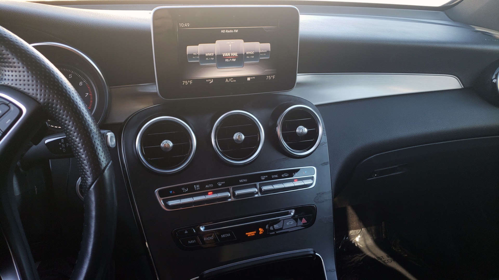 Used 2019 Mercedes-Benz GLC 300 4MATIC PREMIUM / KEYLESS-GO / PANO-ROOF / BSA / HTD STS for sale $39,195 at Formula Imports in Charlotte NC 28227 50