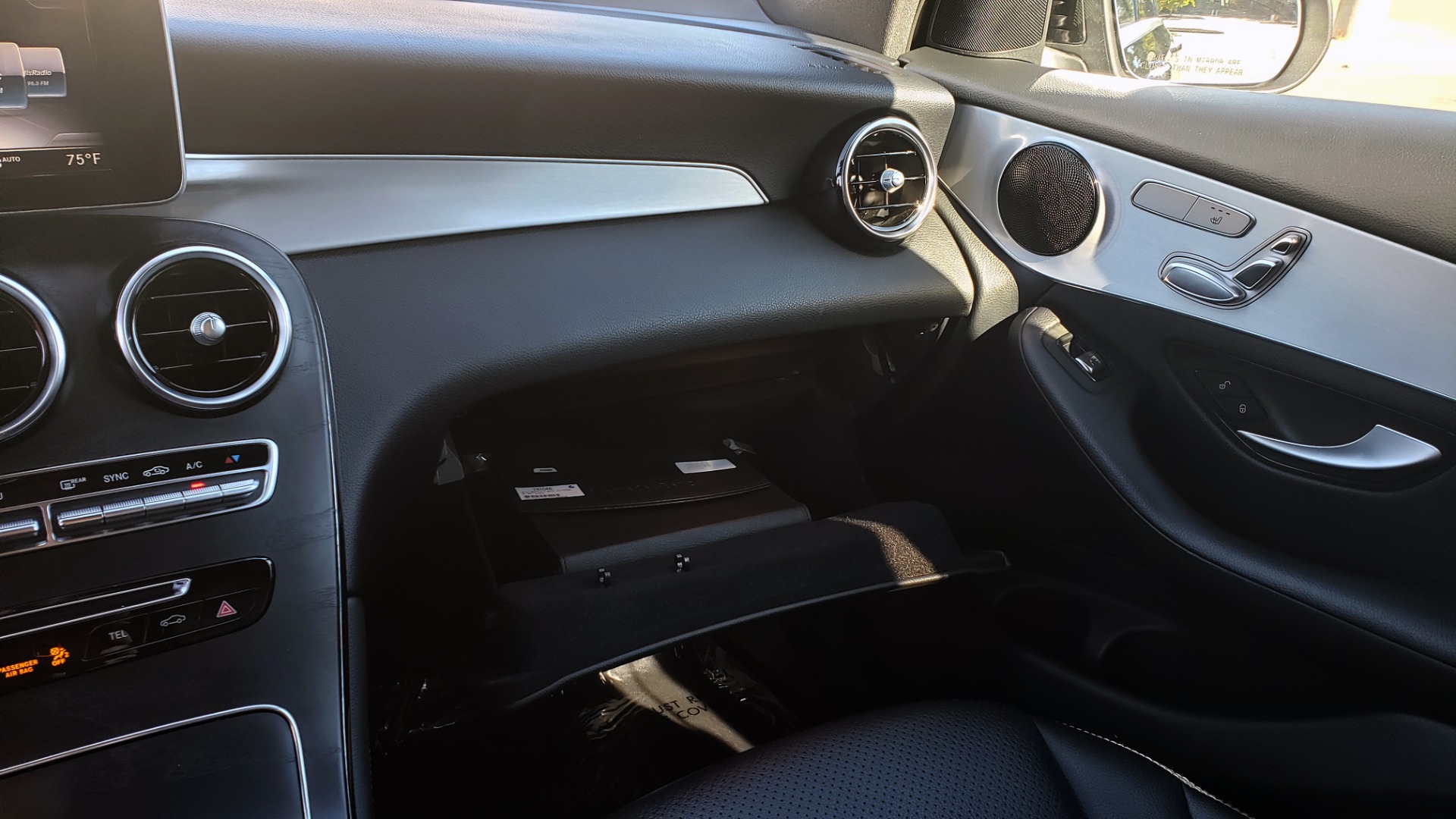 Used 2019 Mercedes-Benz GLC 300 4MATIC PREMIUM / KEYLESS-GO / PANO-ROOF / BSA / HTD STS for sale $39,195 at Formula Imports in Charlotte NC 28227 54