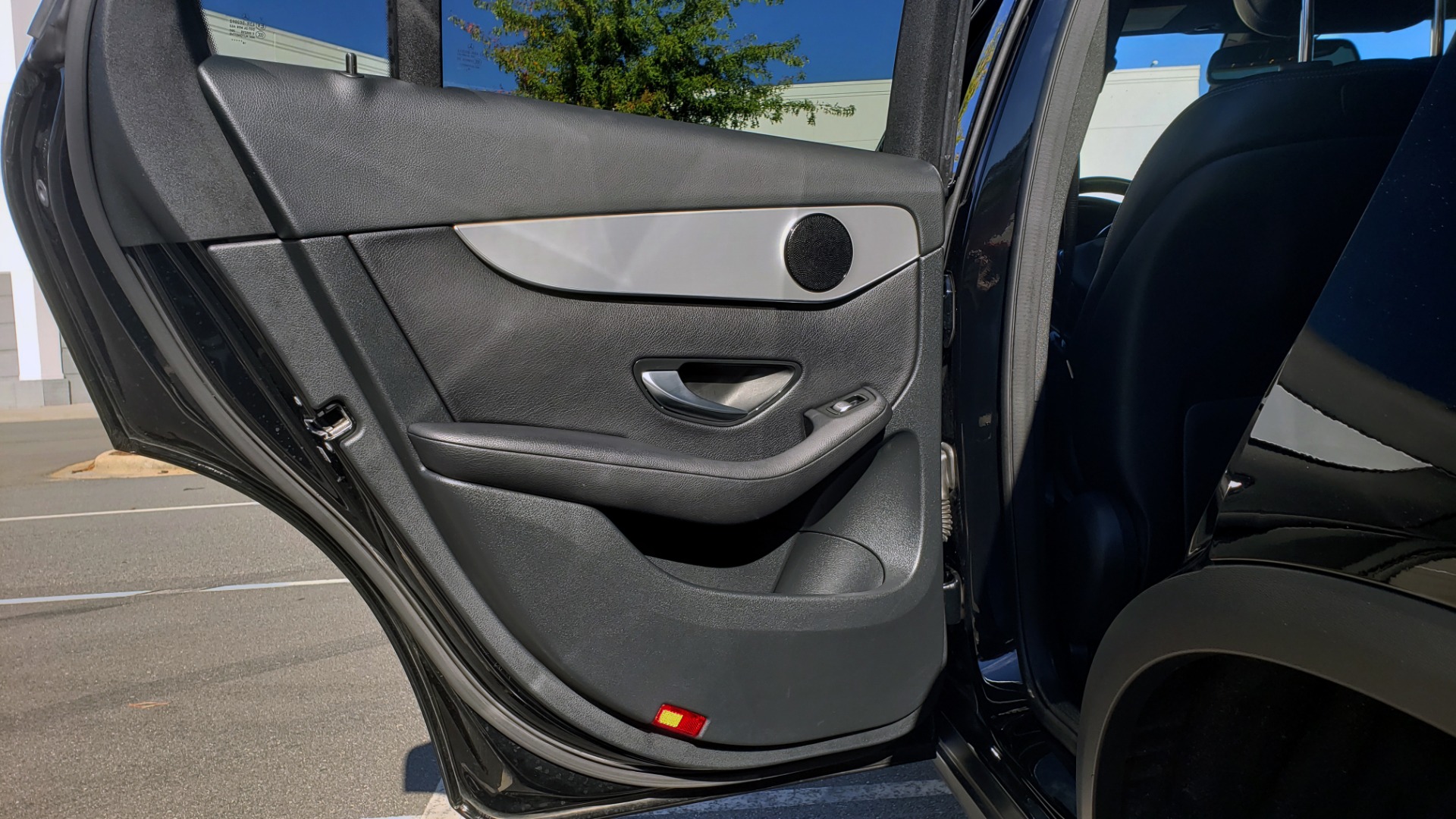 Used 2019 Mercedes-Benz GLC 300 4MATIC PREMIUM / KEYLESS-GO / PANO-ROOF / BSA / HTD STS for sale $39,195 at Formula Imports in Charlotte NC 28227 61