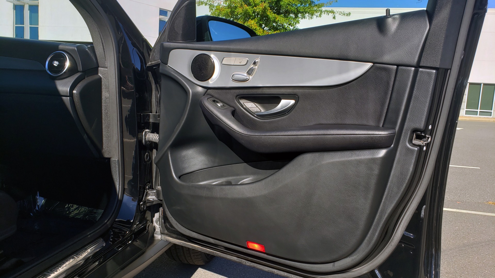 Used 2019 Mercedes-Benz GLC 300 4MATIC PREMIUM / KEYLESS-GO / PANO-ROOF / BSA / HTD STS for sale $39,195 at Formula Imports in Charlotte NC 28227 65