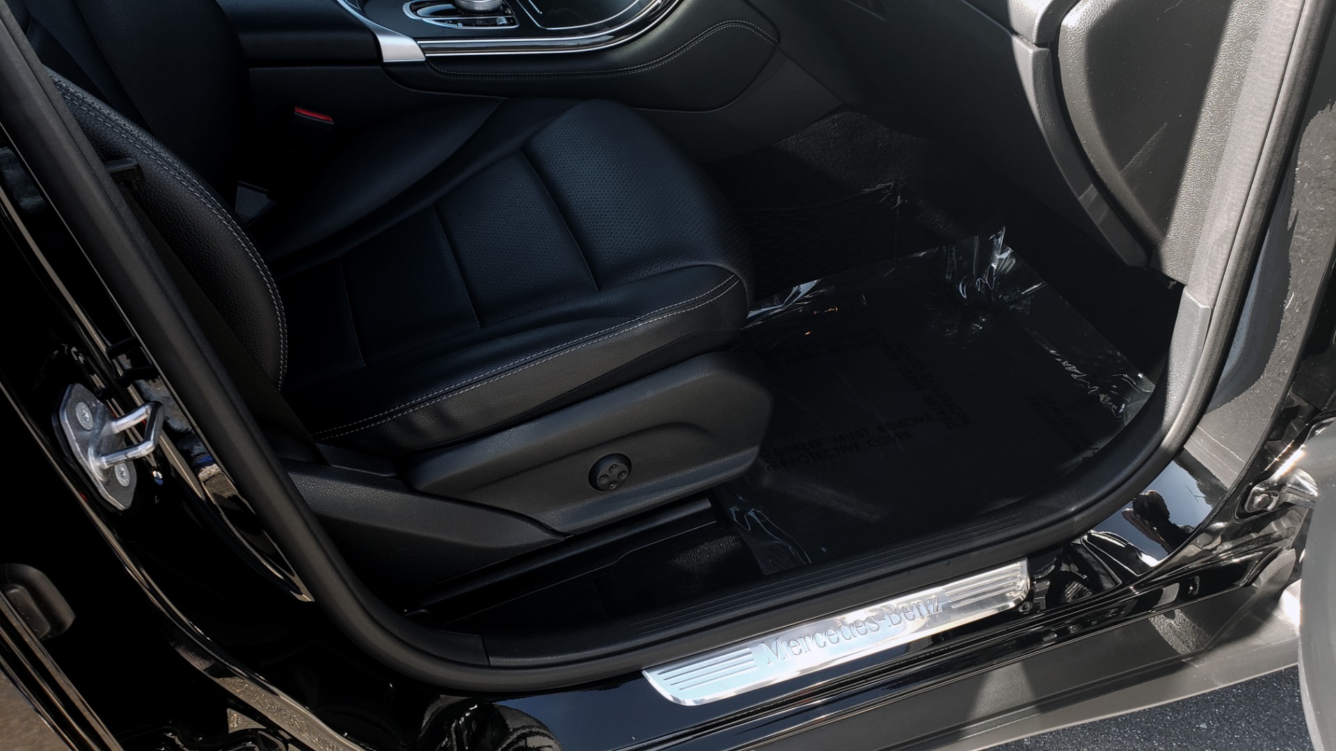 Used 2019 Mercedes-Benz GLC 300 4MATIC PREMIUM / KEYLESS-GO / PANO-ROOF / BSA / HTD STS for sale $39,195 at Formula Imports in Charlotte NC 28227 66