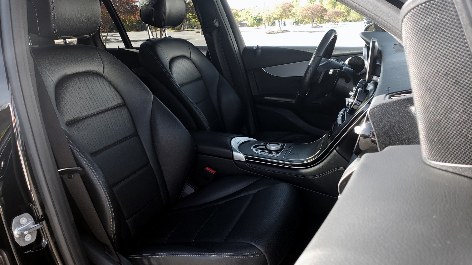 Used 2019 Mercedes-Benz GLC 300 4MATIC PREMIUM / KEYLESS-GO / PANO-ROOF / BSA / HTD STS for sale $39,195 at Formula Imports in Charlotte NC 28227 67