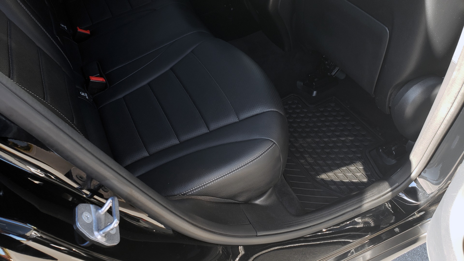 Used 2019 Mercedes-Benz GLC 300 4MATIC PREMIUM / KEYLESS-GO / PANO-ROOF / BSA / HTD STS for sale $39,195 at Formula Imports in Charlotte NC 28227 70