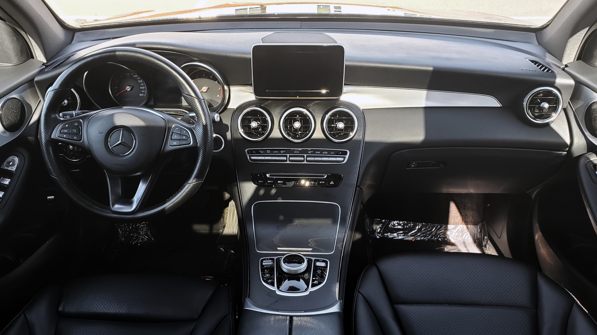 Used 2019 Mercedes-Benz GLC 300 4MATIC PREMIUM / KEYLESS-GO / PANO-ROOF / BSA / HTD STS for sale $39,195 at Formula Imports in Charlotte NC 28227 75