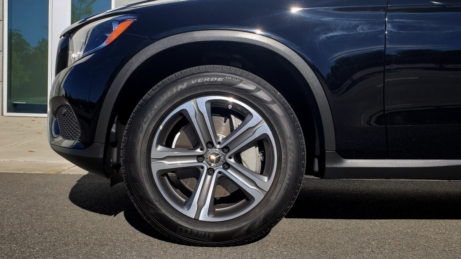 Used 2019 Mercedes-Benz GLC 300 4MATIC PREMIUM / KEYLESS-GO / PANO-ROOF / BSA / HTD STS for sale $39,195 at Formula Imports in Charlotte NC 28227 81