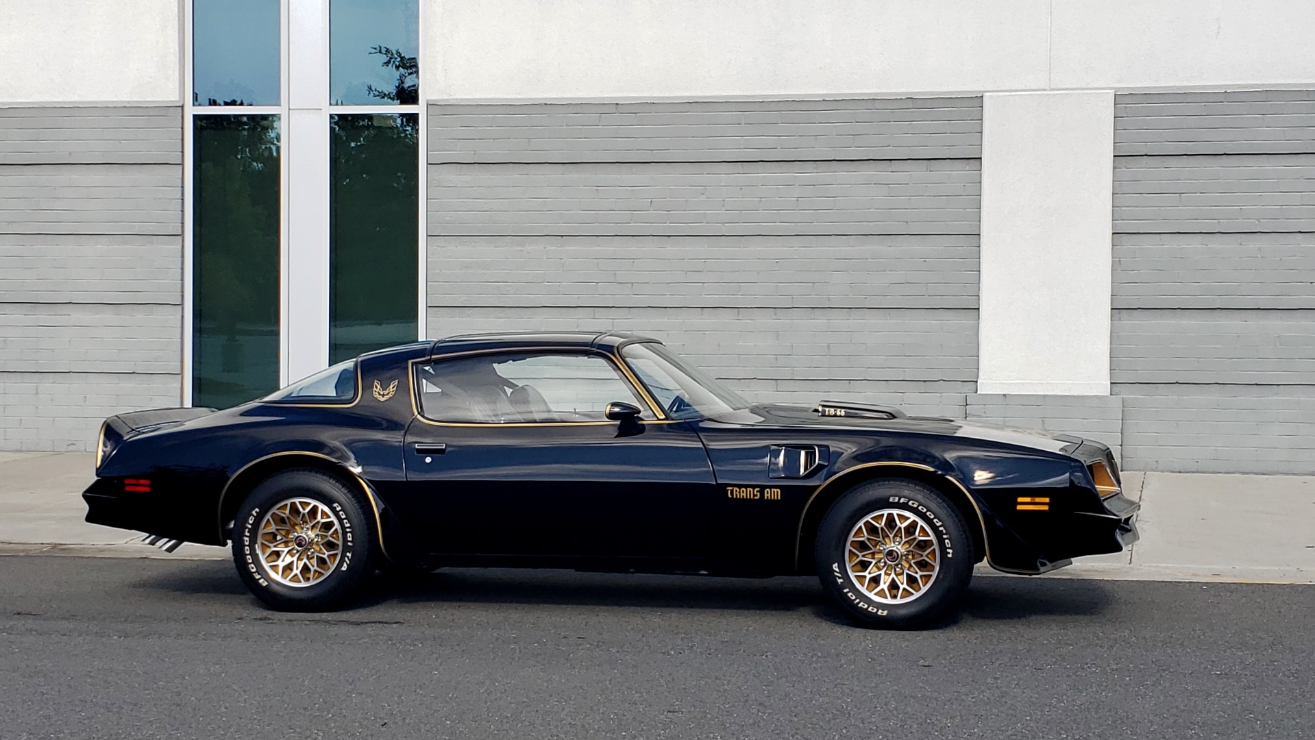 Used 1977 Pontiac TRANS AM Y82 SPECIAL EDITION BANDIT / 6.6L / 4-SPEED MANUAL / LOW MILES for sale Sold at Formula Imports in Charlotte NC 28227 17