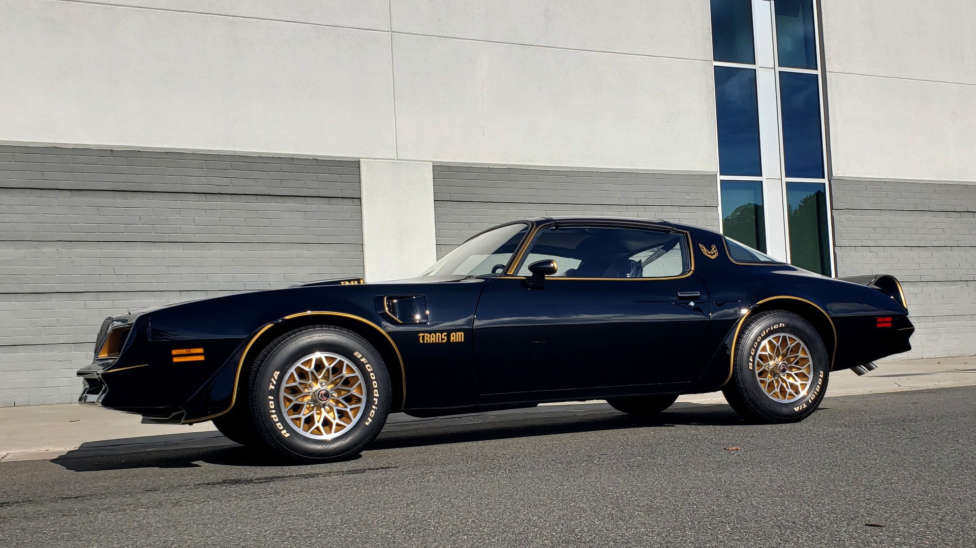 Used 1977 Pontiac TRANS AM Y82 SPECIAL EDITION BANDIT / 6.6L / 4-SPEED MANUAL / LOW MILES for sale Sold at Formula Imports in Charlotte NC 28227 6