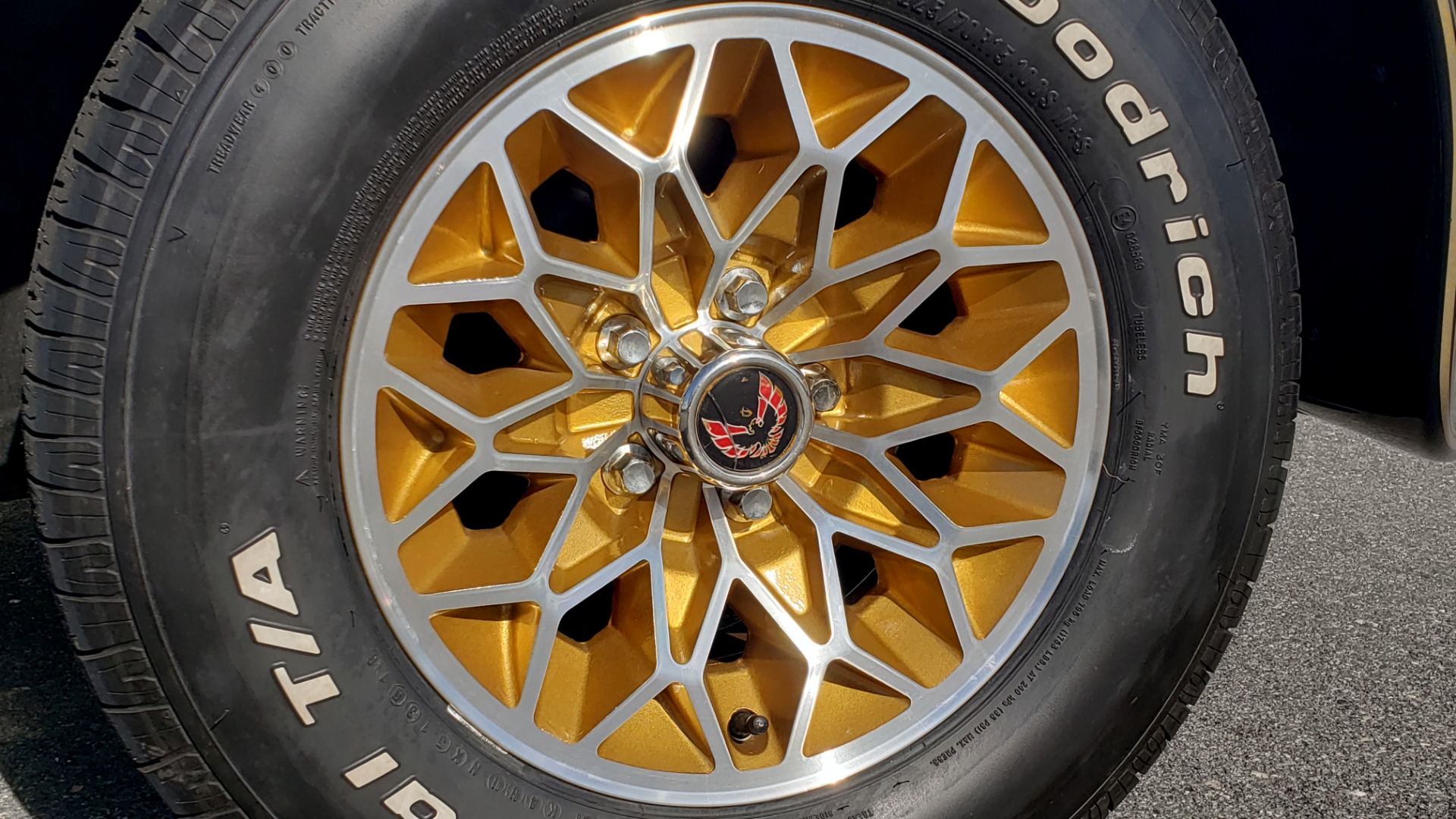 Used 1977 Pontiac TRANS AM Y82 SPECIAL EDITION BANDIT / 6.6L / 4-SPEED MANUAL / LOW MILES for sale $89,900 at Formula Imports in Charlotte NC 28227 93