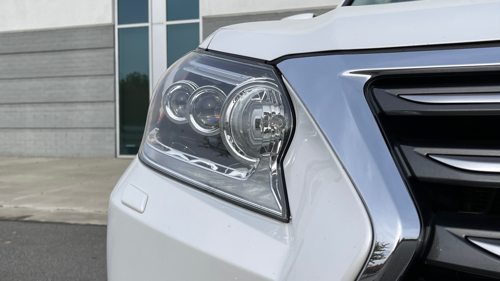 Used 2016 Lexus GX 460 PREMIUM / BLIND SPOT W/CROSS TRAFFIC ALERT / SUNROOF / REARVIEW for sale Sold at Formula Imports in Charlotte NC 28227 12