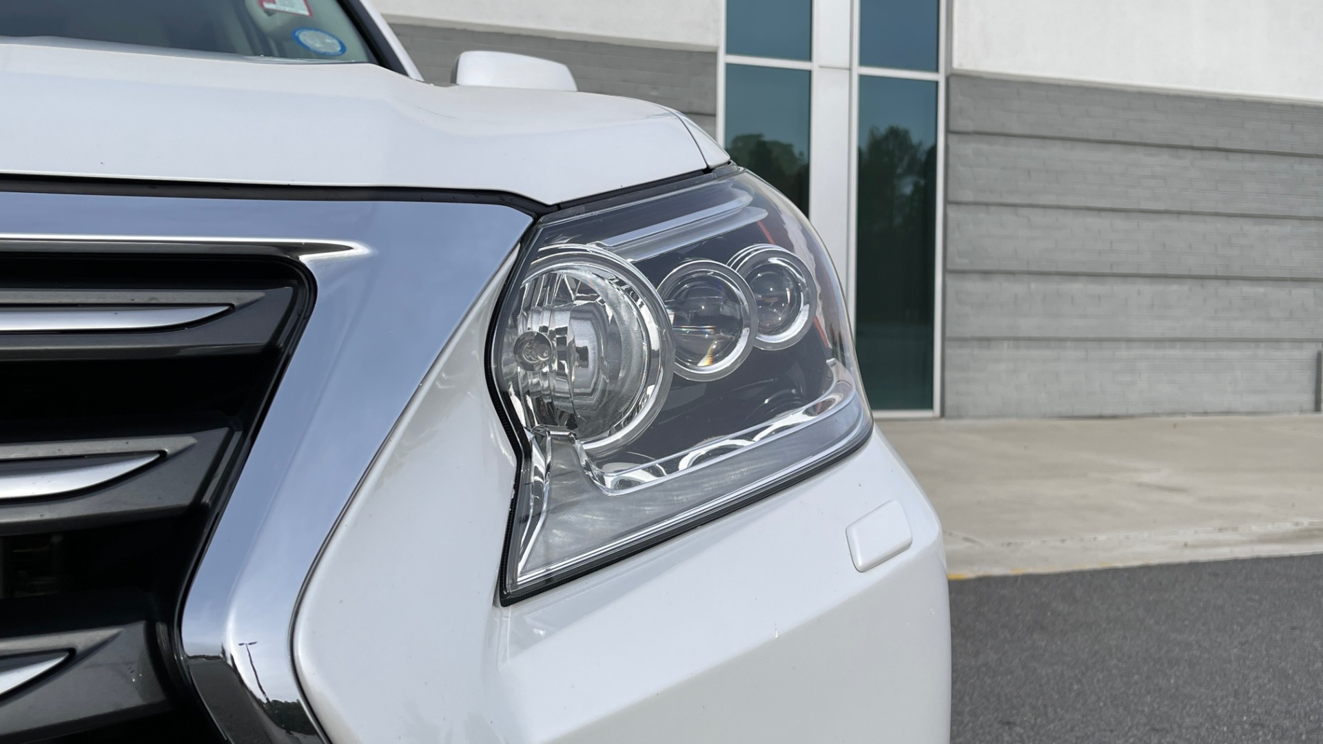 Used 2016 Lexus GX 460 PREMIUM / BLIND SPOT W/CROSS TRAFFIC ALERT / SUNROOF / REARVIEW for sale Sold at Formula Imports in Charlotte NC 28227 13