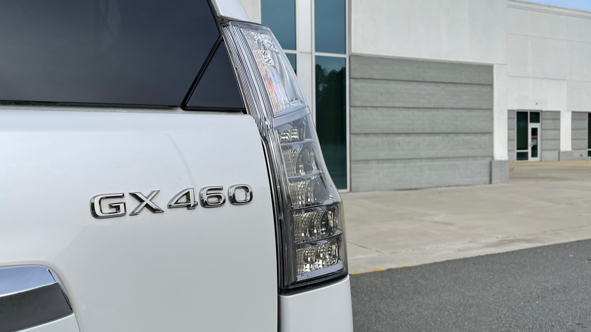 Used 2016 Lexus GX 460 PREMIUM / BLIND SPOT W/CROSS TRAFFIC ALERT / SUNROOF / REARVIEW for sale Sold at Formula Imports in Charlotte NC 28227 17