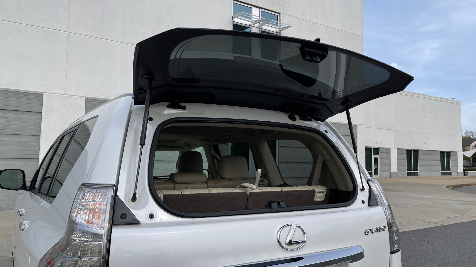 Used 2016 Lexus GX 460 PREMIUM / BLIND SPOT W/CROSS TRAFFIC ALERT / SUNROOF / REARVIEW for sale Sold at Formula Imports in Charlotte NC 28227 22