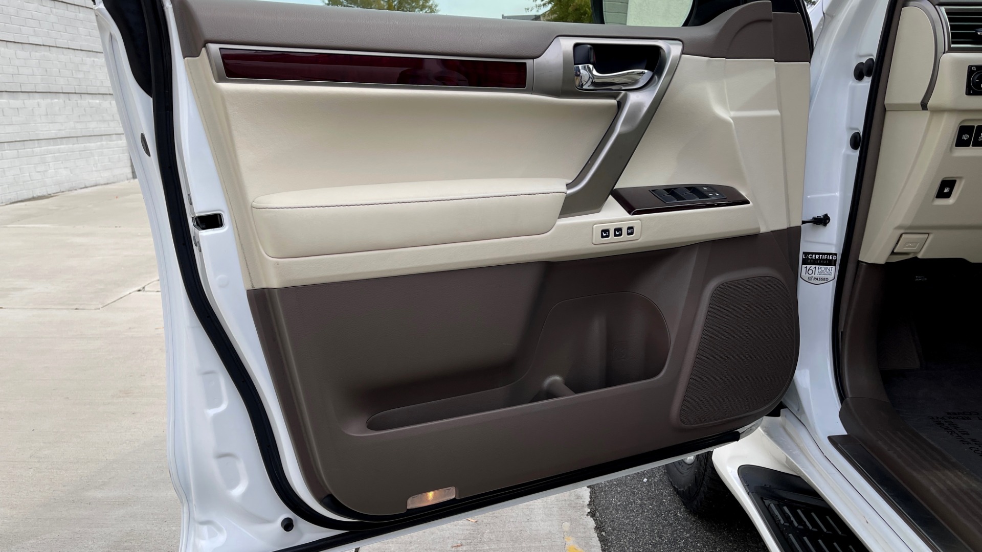 Used 2016 Lexus GX 460 PREMIUM / BLIND SPOT W/CROSS TRAFFIC ALERT / SUNROOF / REARVIEW for sale Sold at Formula Imports in Charlotte NC 28227 23