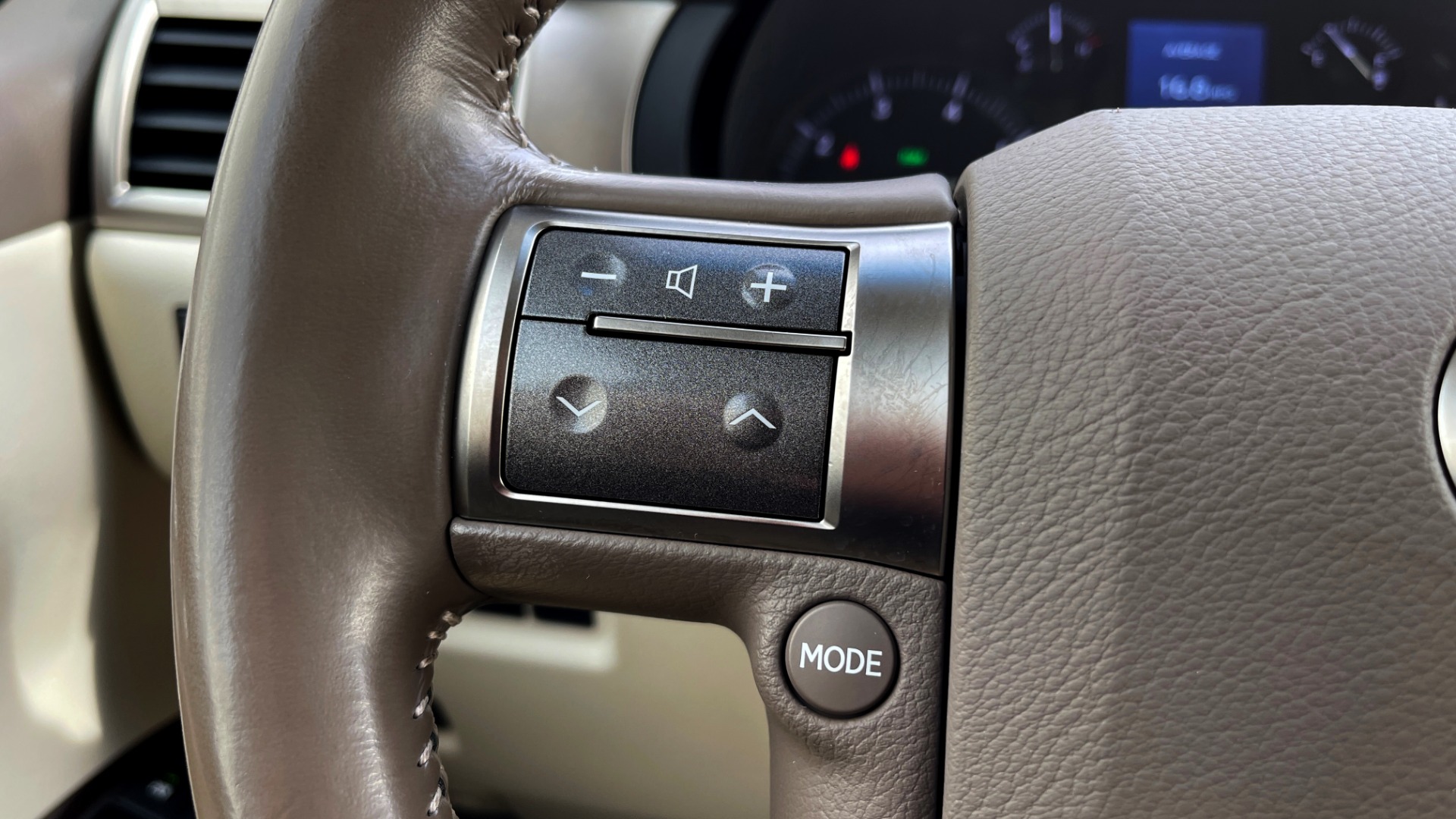 Used 2016 Lexus GX 460 PREMIUM / BLIND SPOT W/CROSS TRAFFIC ALERT / SUNROOF / REARVIEW for sale Sold at Formula Imports in Charlotte NC 28227 29