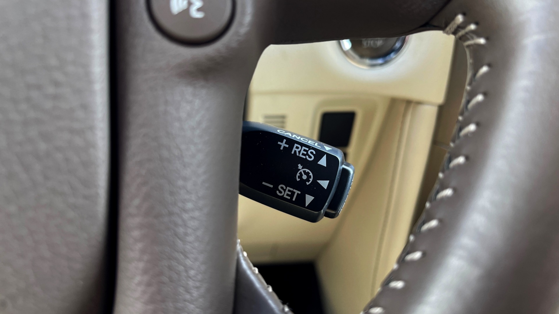 Used 2016 Lexus GX 460 PREMIUM / BLIND SPOT W/CROSS TRAFFIC ALERT / SUNROOF / REARVIEW for sale Sold at Formula Imports in Charlotte NC 28227 34